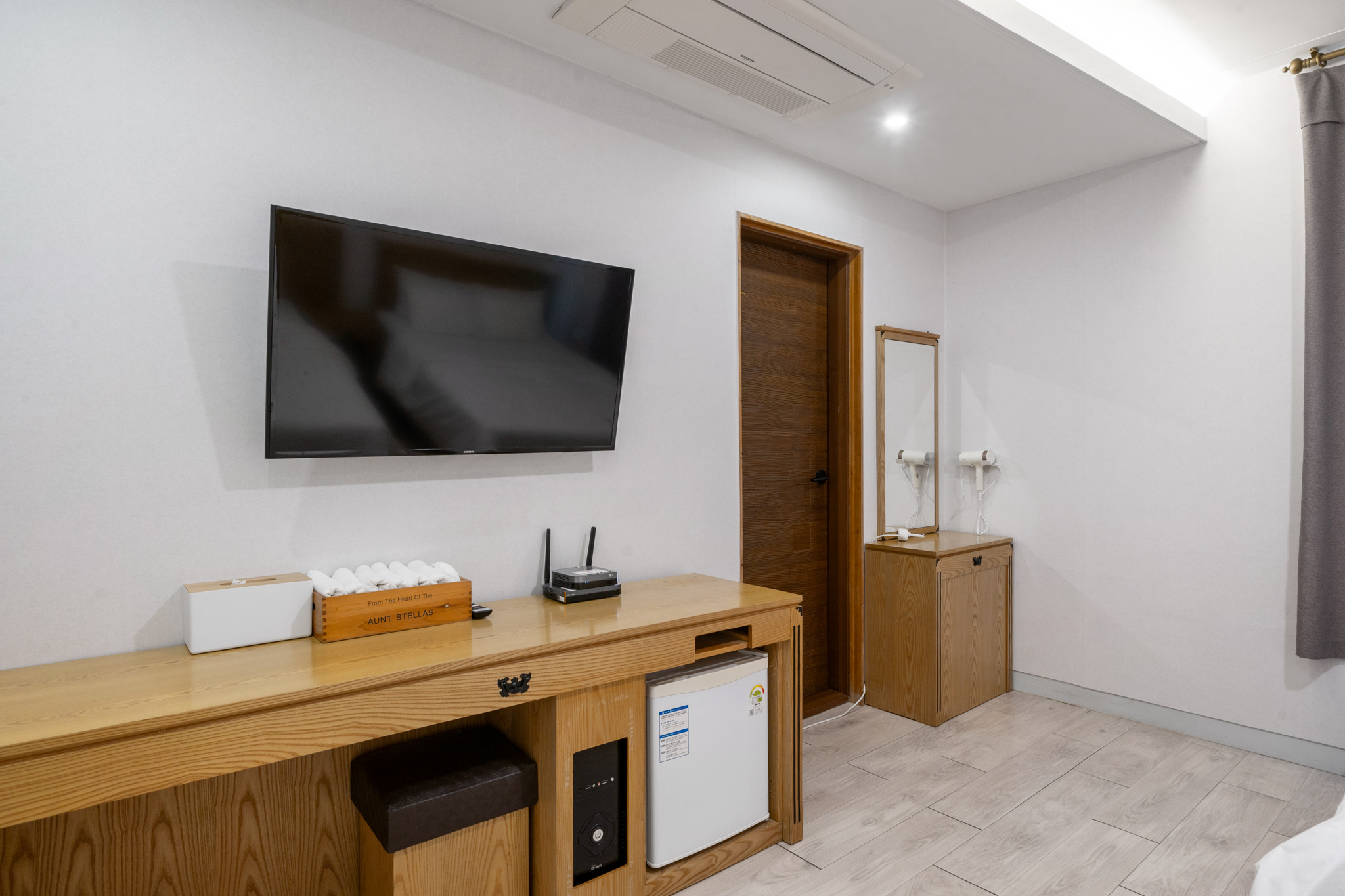 room detail thumbnail 2