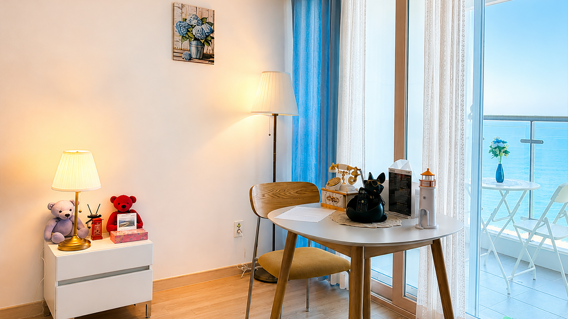room detail thumbnail 2
