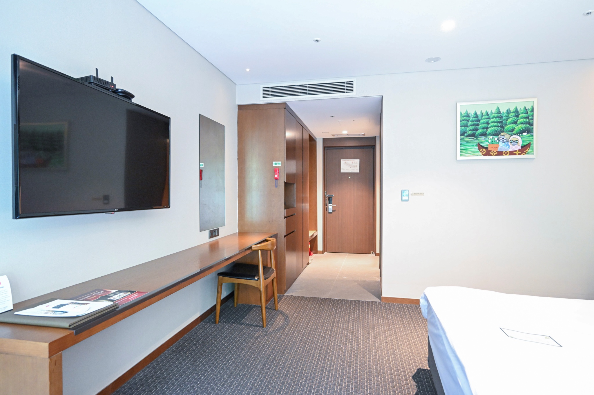 room detail thumbnail 1