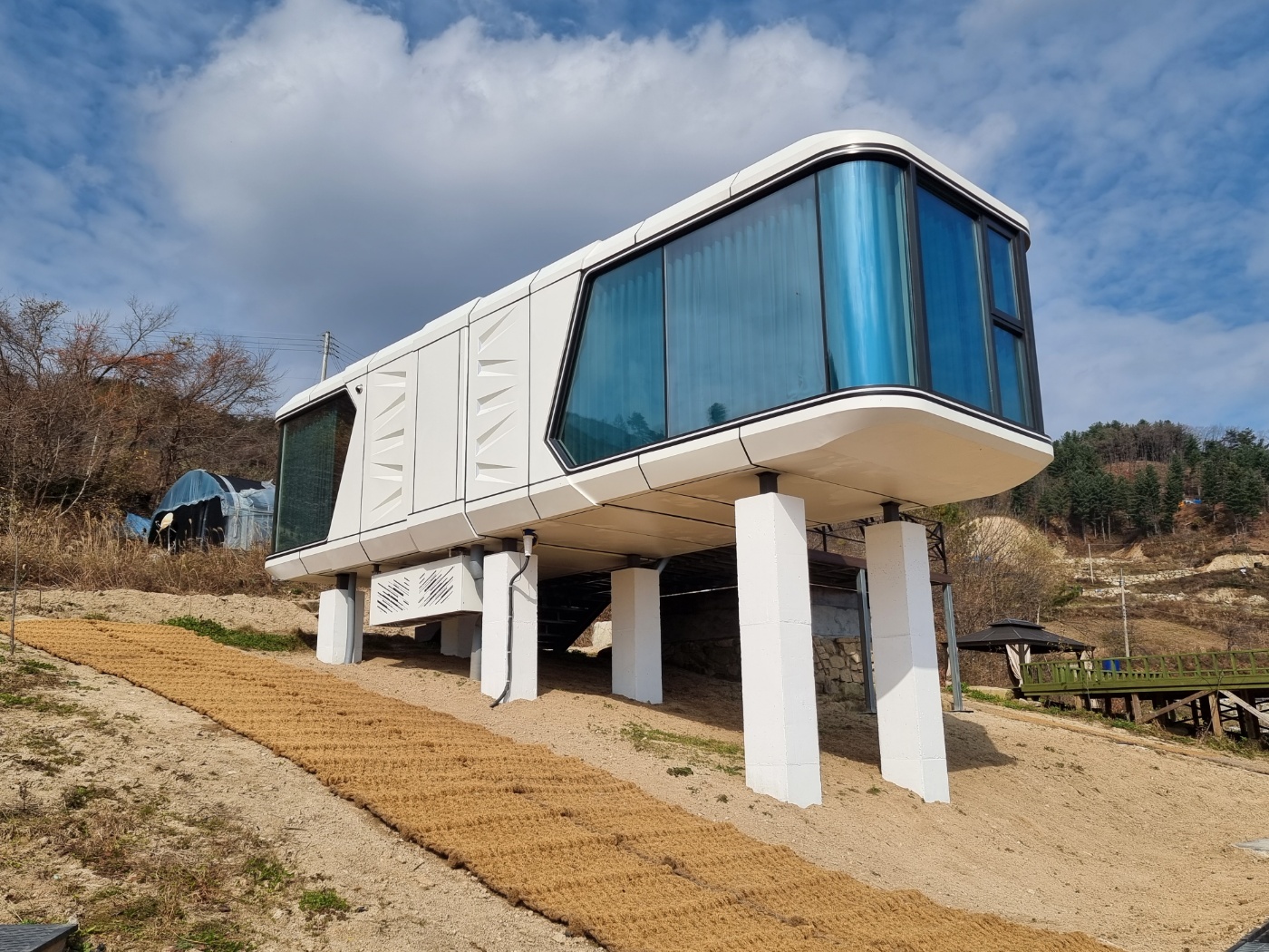 https://yaimg.yanolja.com/v5/2026/05/18/01/6a0a6c6cde8471.77921378.JPG