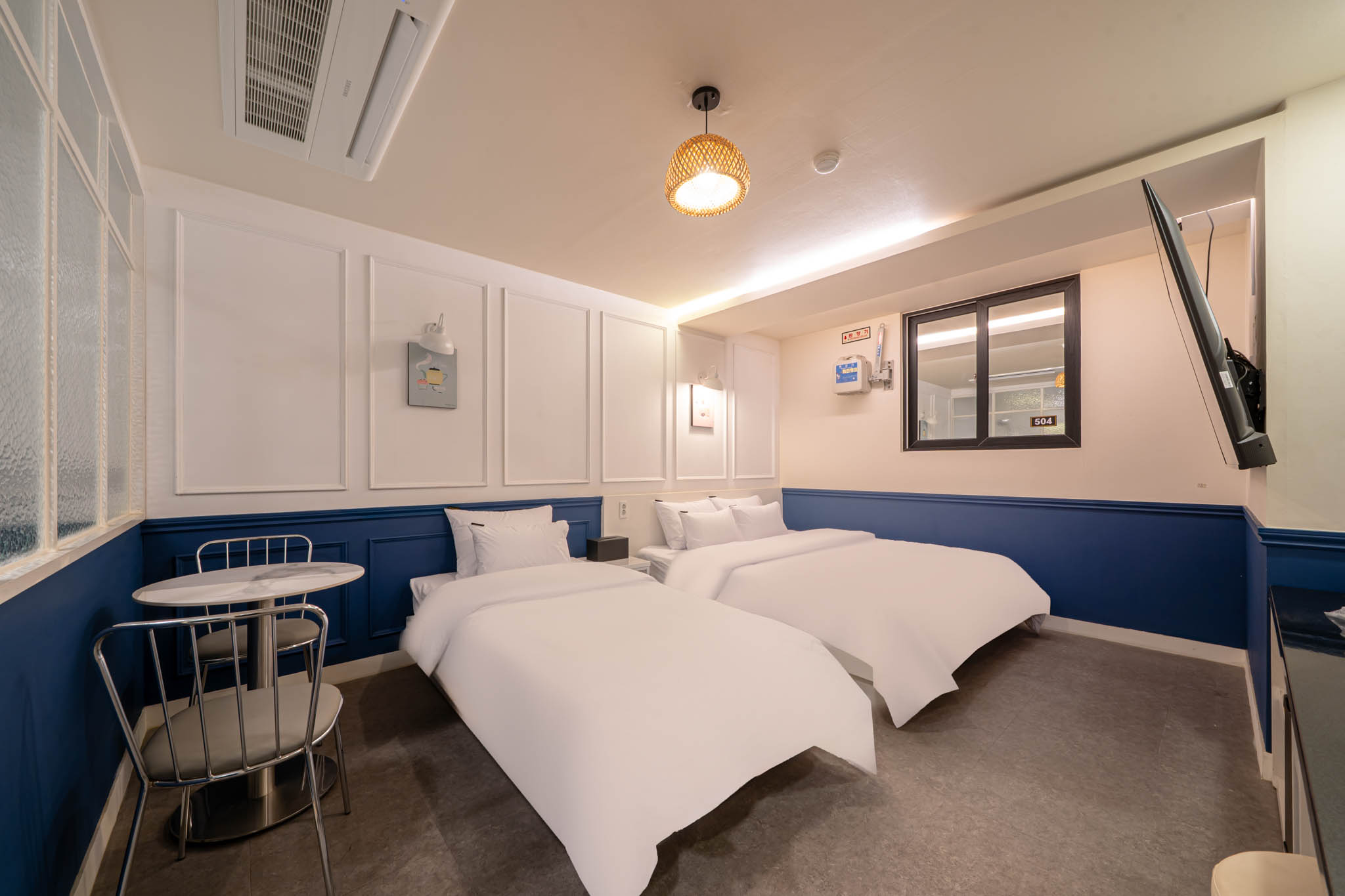 room detail thumbnail 1