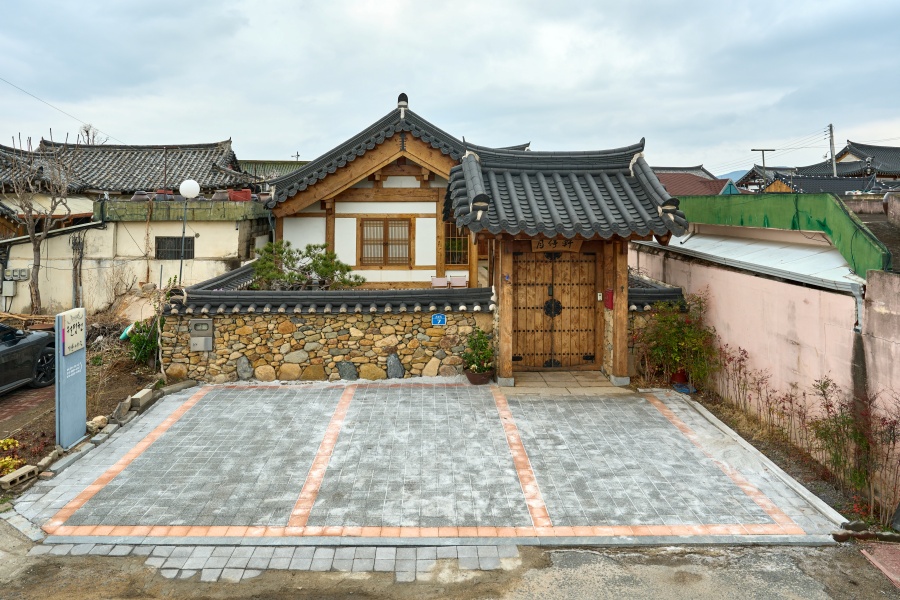 https://yaimg.yanolja.com/v5/2026/05/20/02/6a0d1a275cf1d9.65940017.jpg