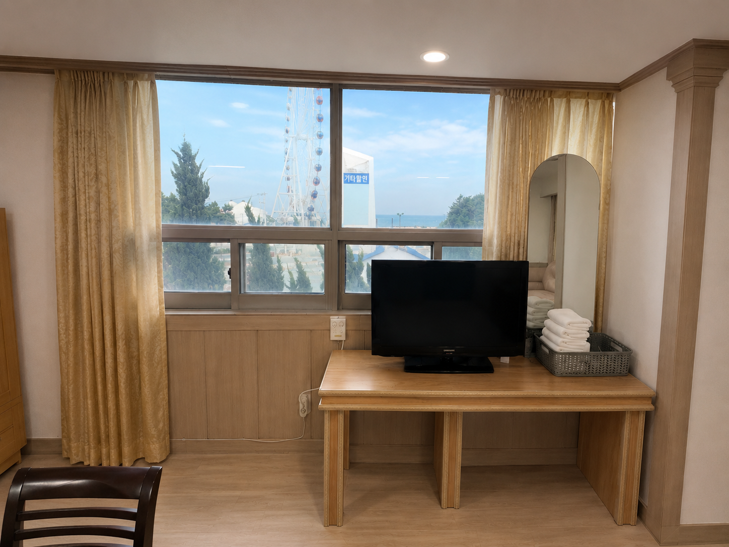 room detail thumbnail 0