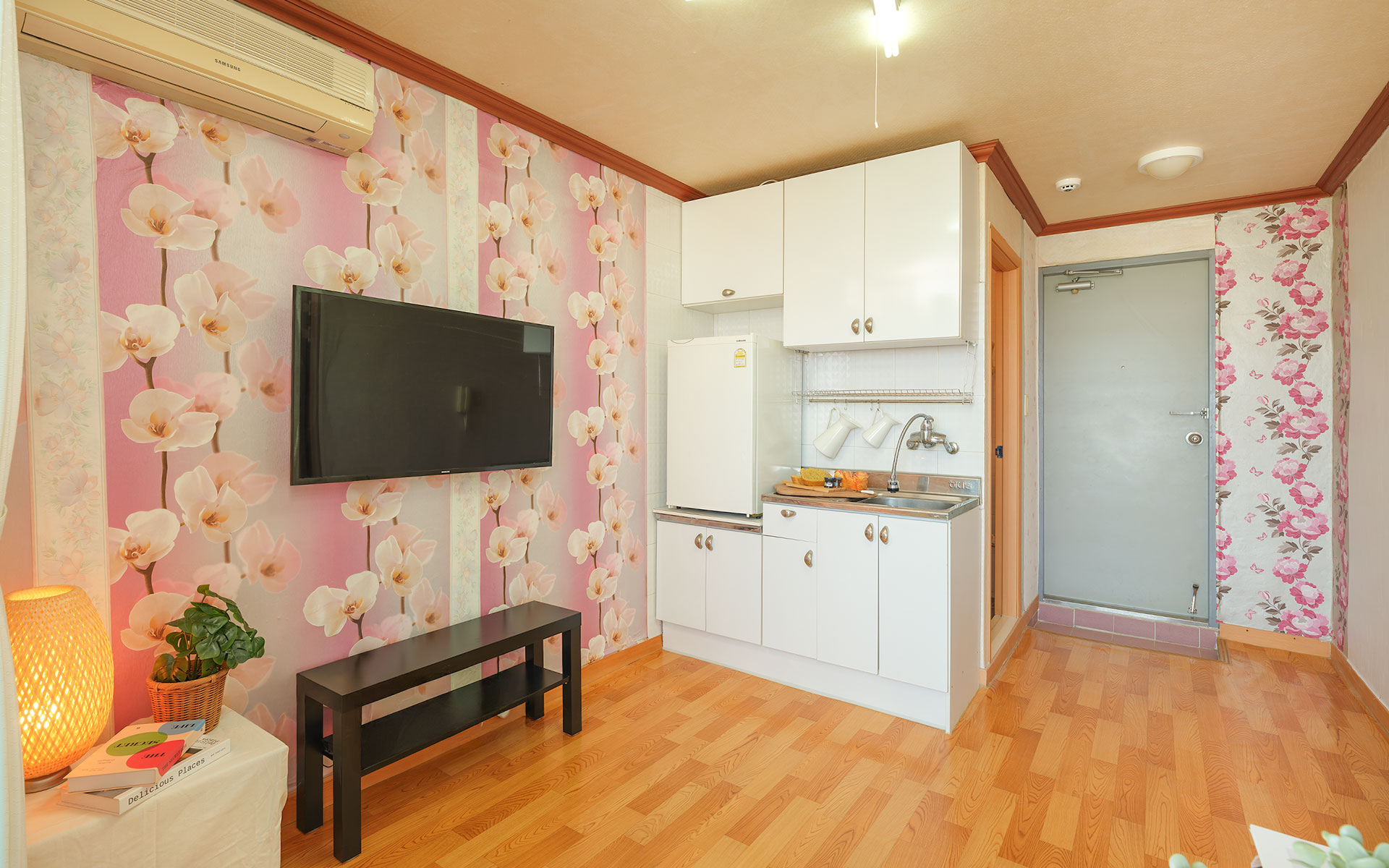 room detail thumbnail 2