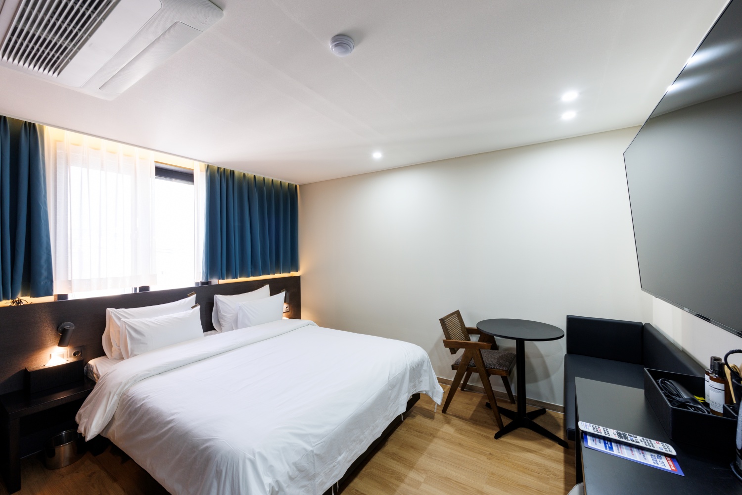 room detail thumbnail 0