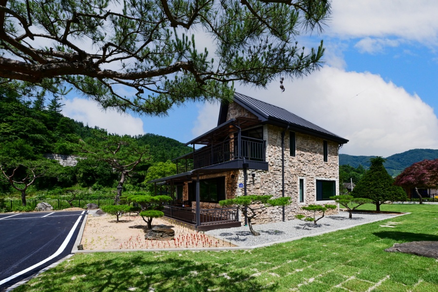 https://yaimg.yanolja.com/v5/2026/05/20/08/6a0d76a89ece20.91896953.jpg