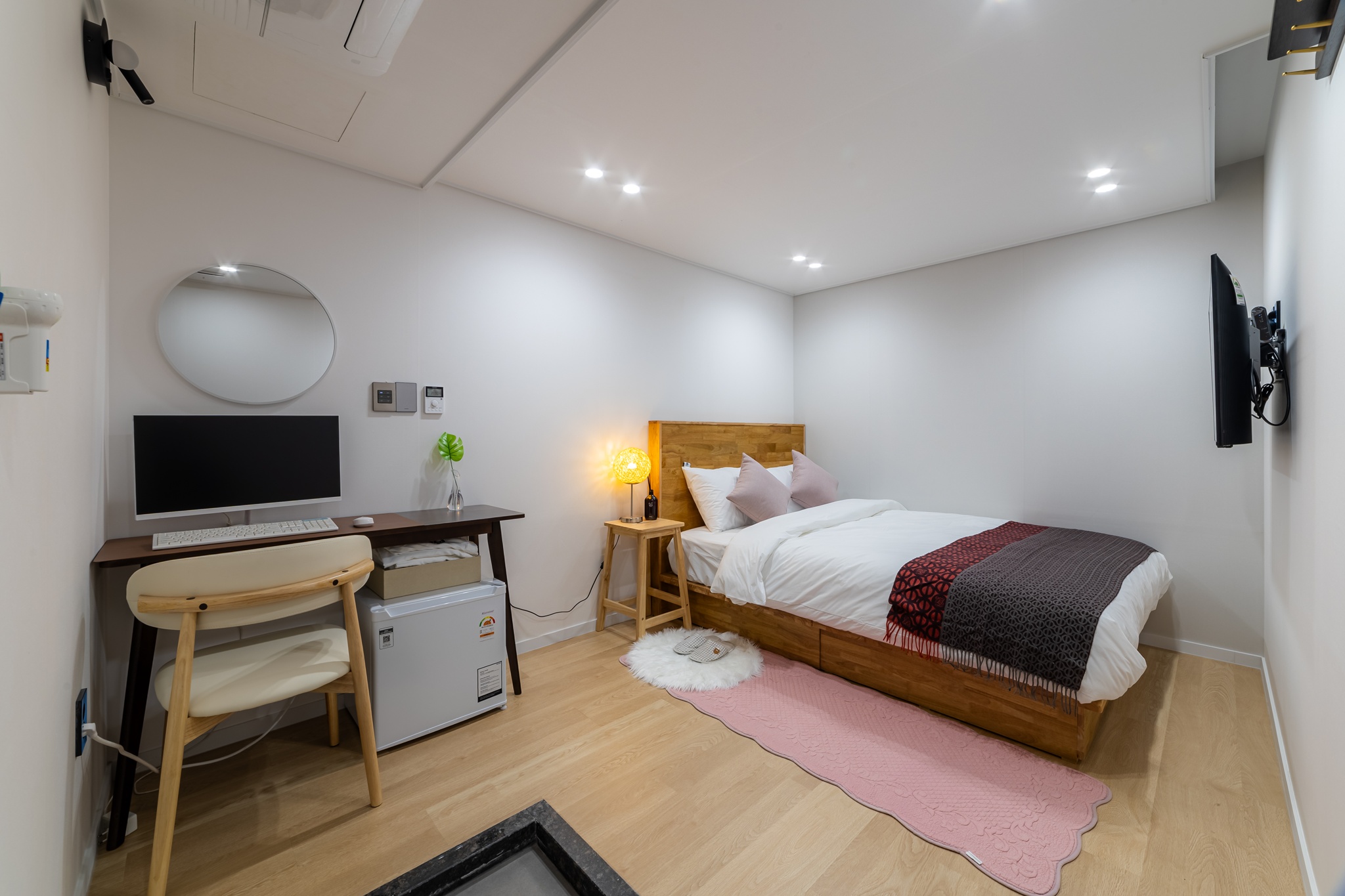 room detail thumbnail 0