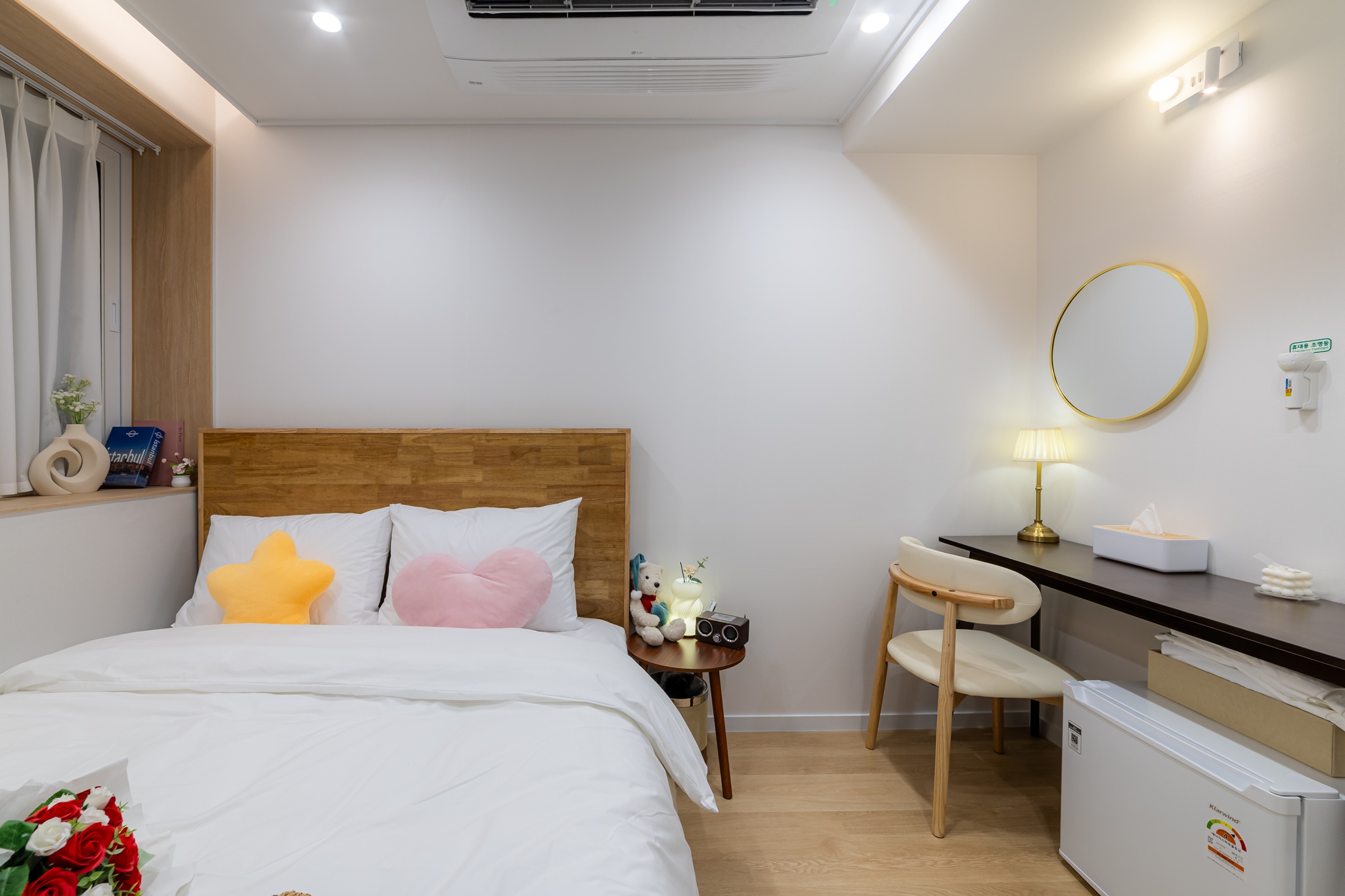 room detail thumbnail 0
