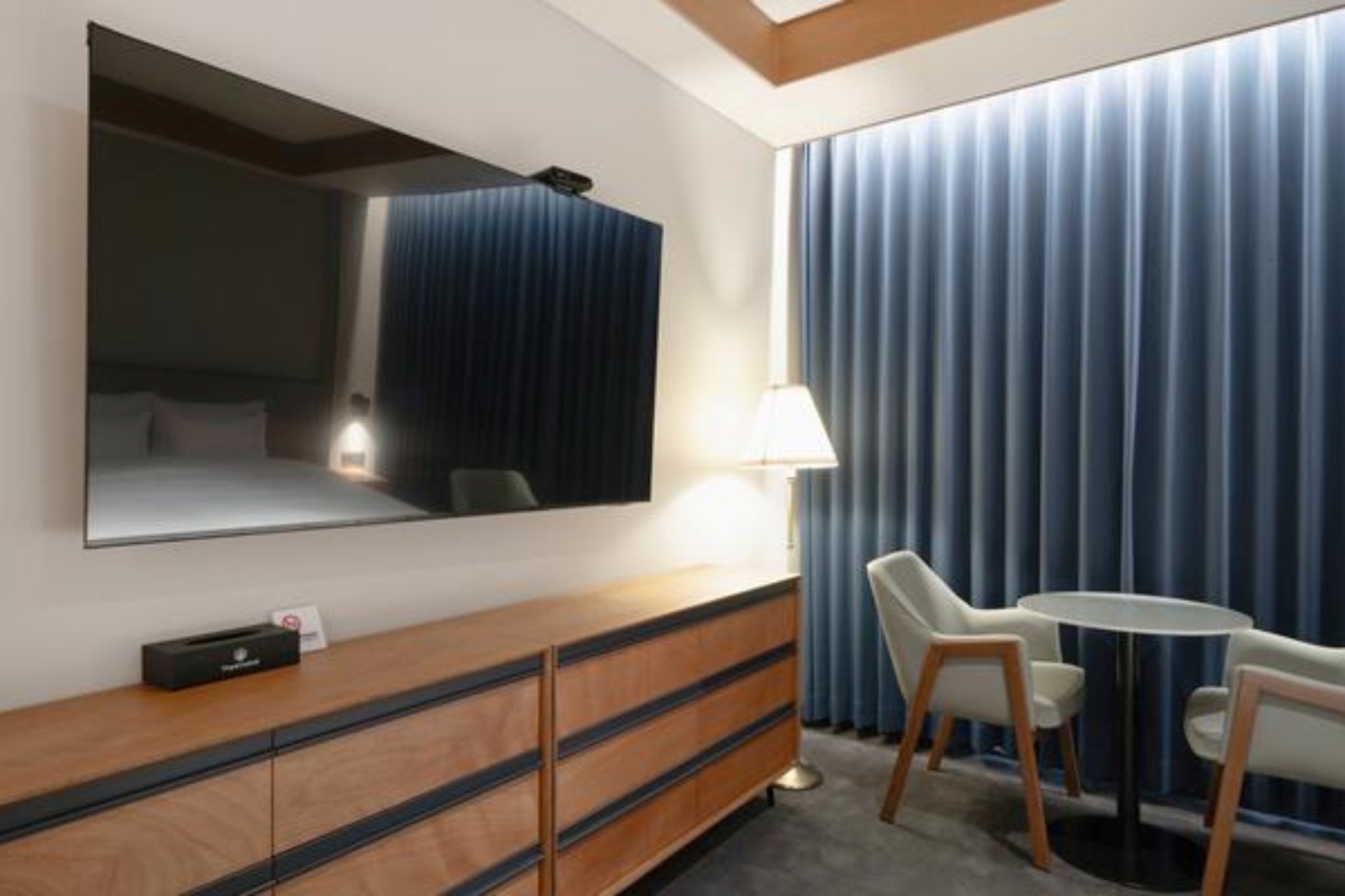 room detail thumbnail 2
