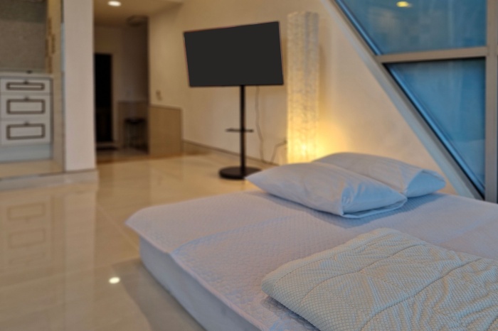 room detail thumbnail 2