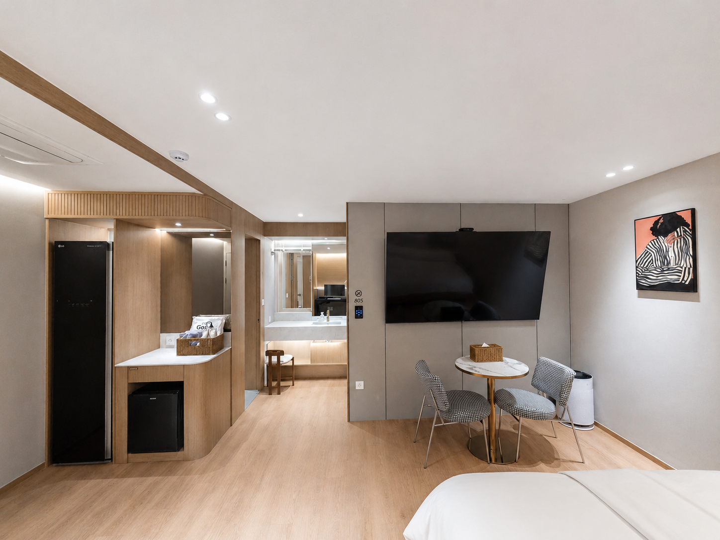 room detail thumbnail 1