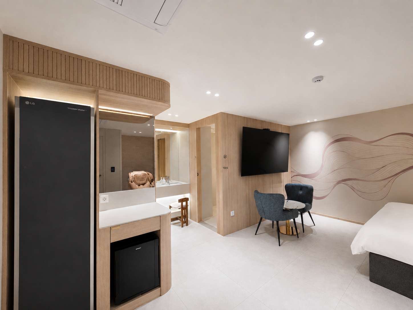 room detail thumbnail 2