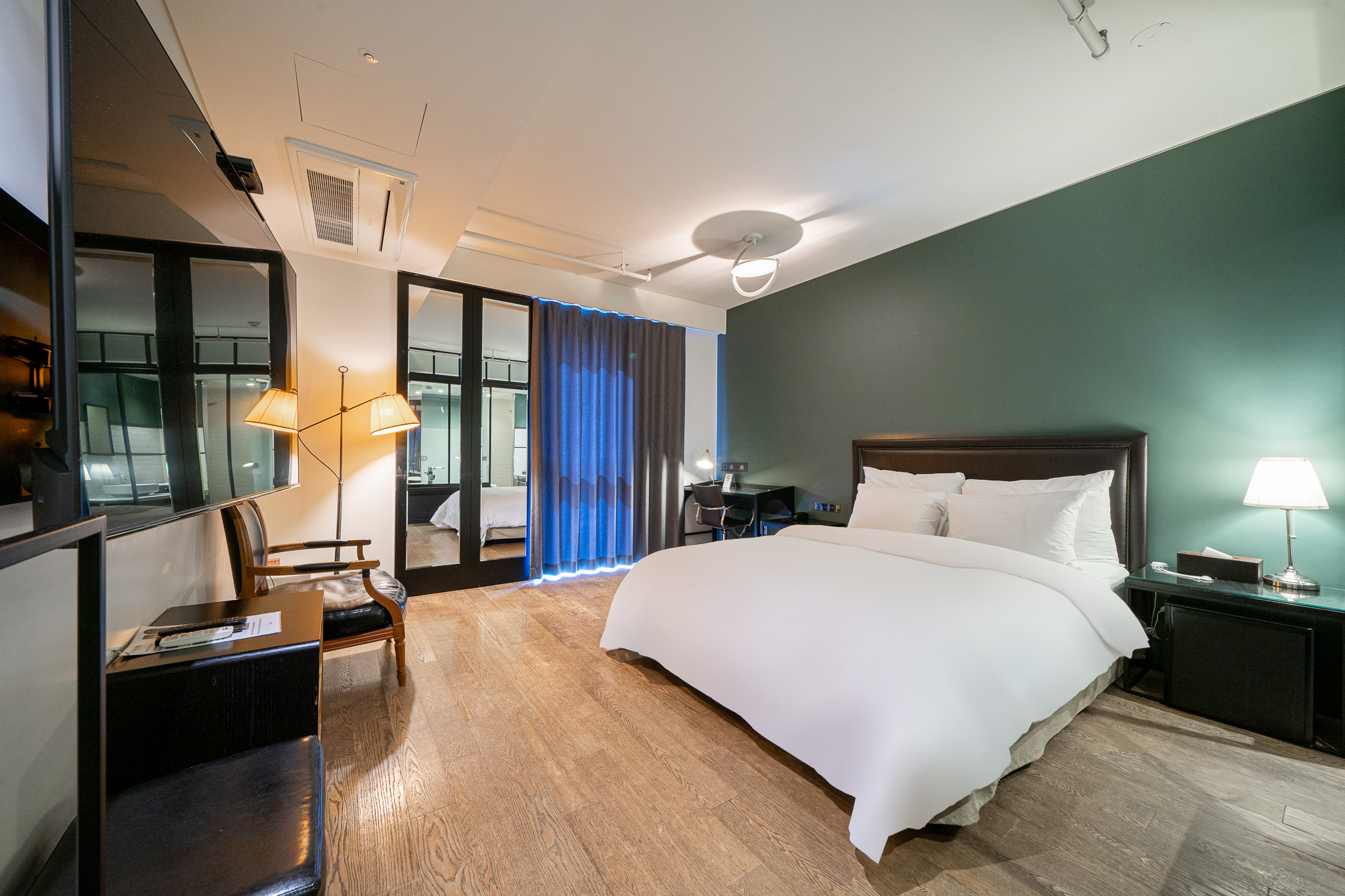 room detail thumbnail 0