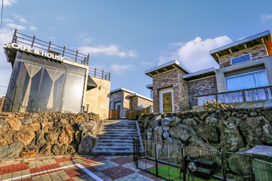 https://yaimg.yanolja.com/v5/2026/05/27/09/6a16bbd8cea0e1.37056387.jpg