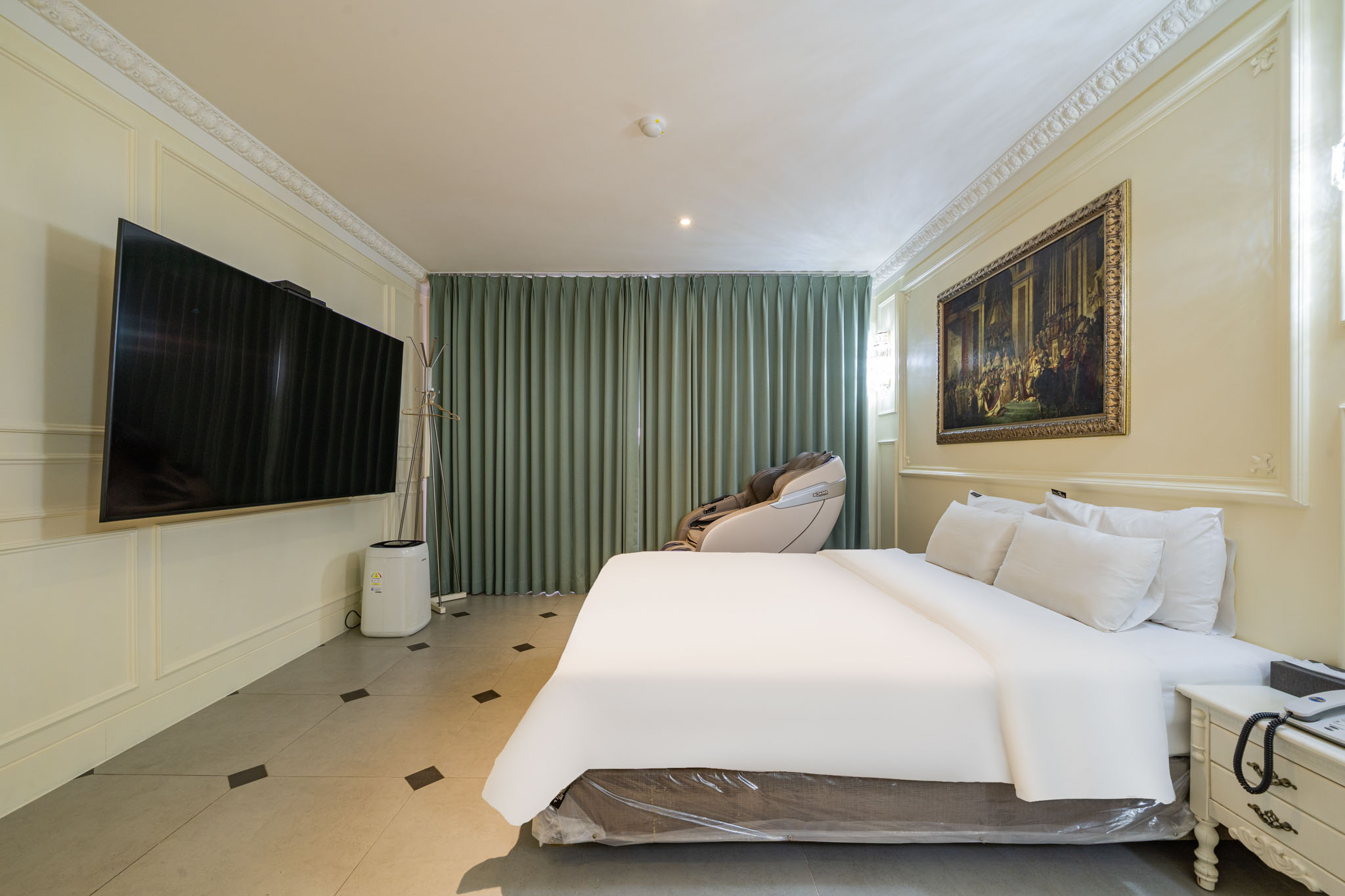 room detail thumbnail 0