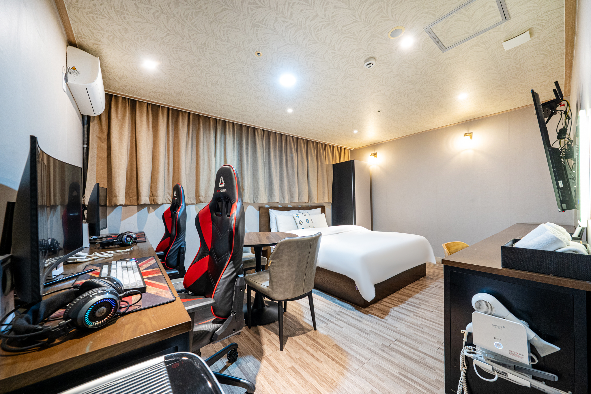 room detail thumbnail 0