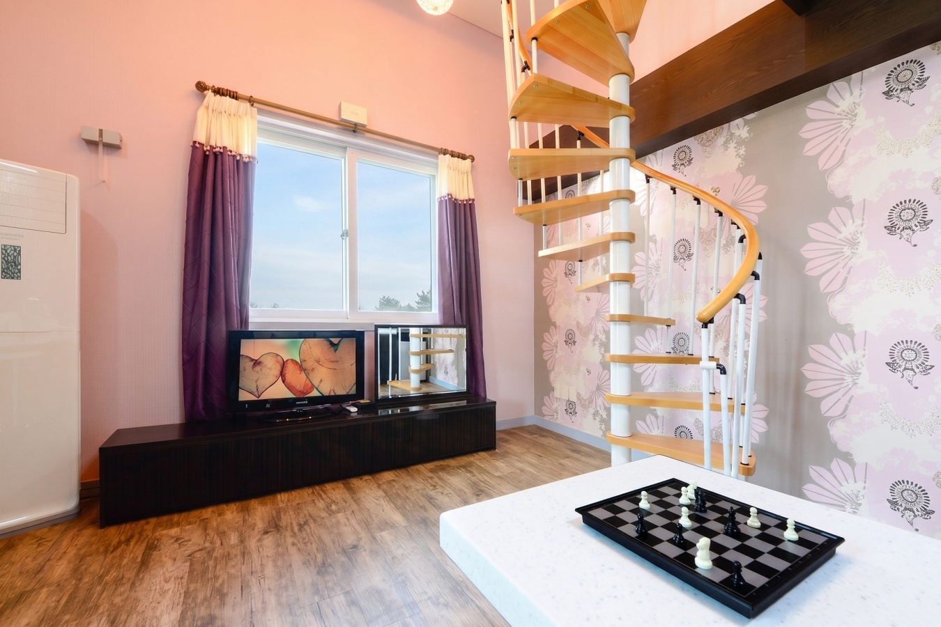 room detail thumbnail 2