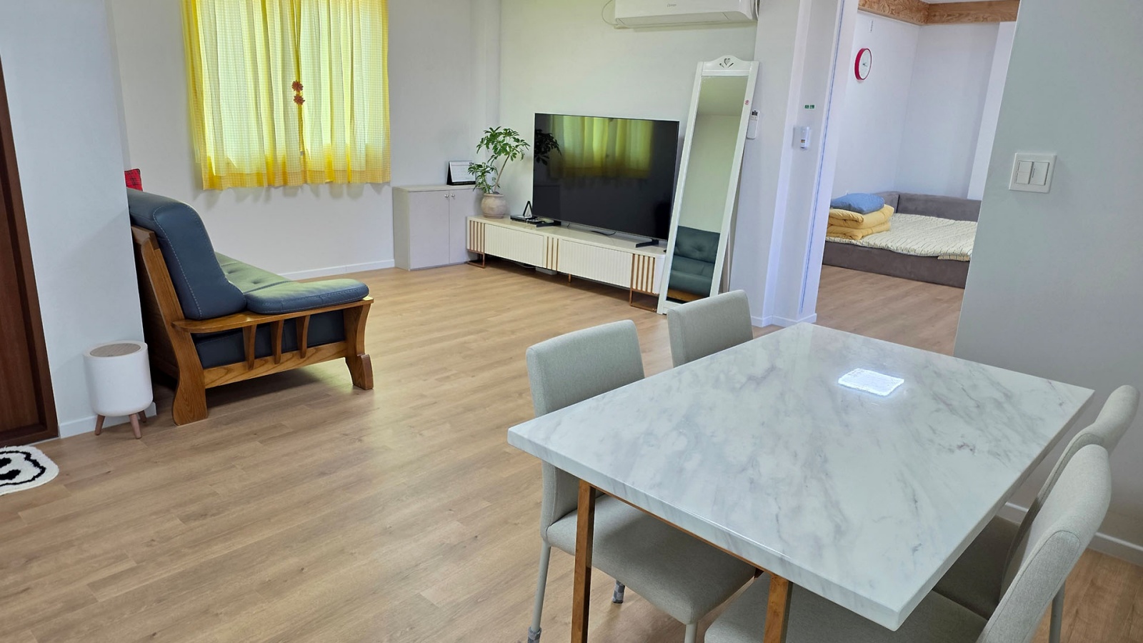 room detail thumbnail 0