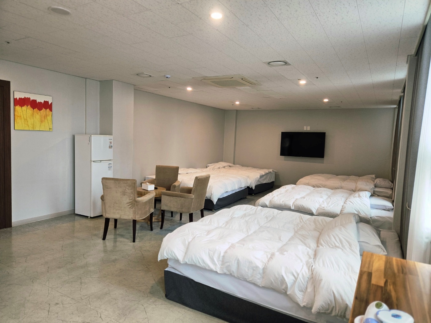 room detail thumbnail 2