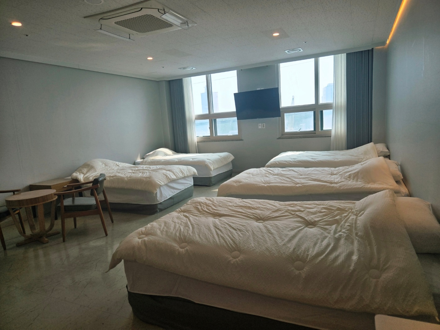 room detail thumbnail 0