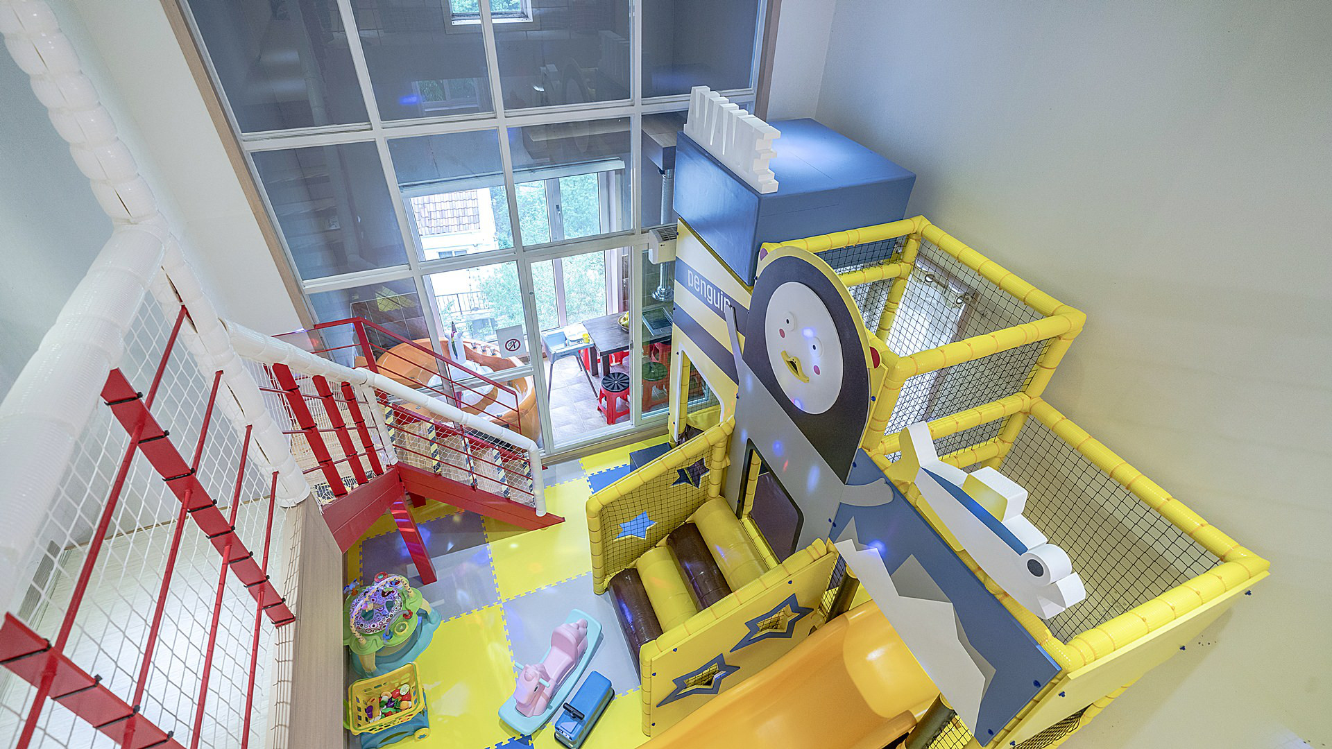 room detail thumbnail 2