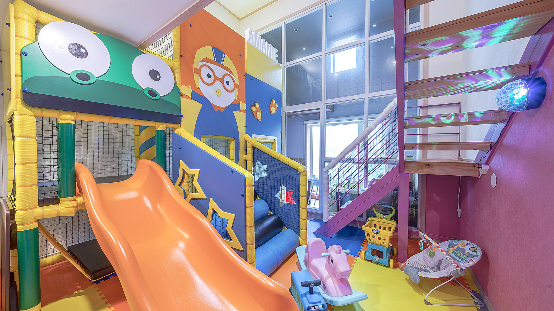 room detail thumbnail 1