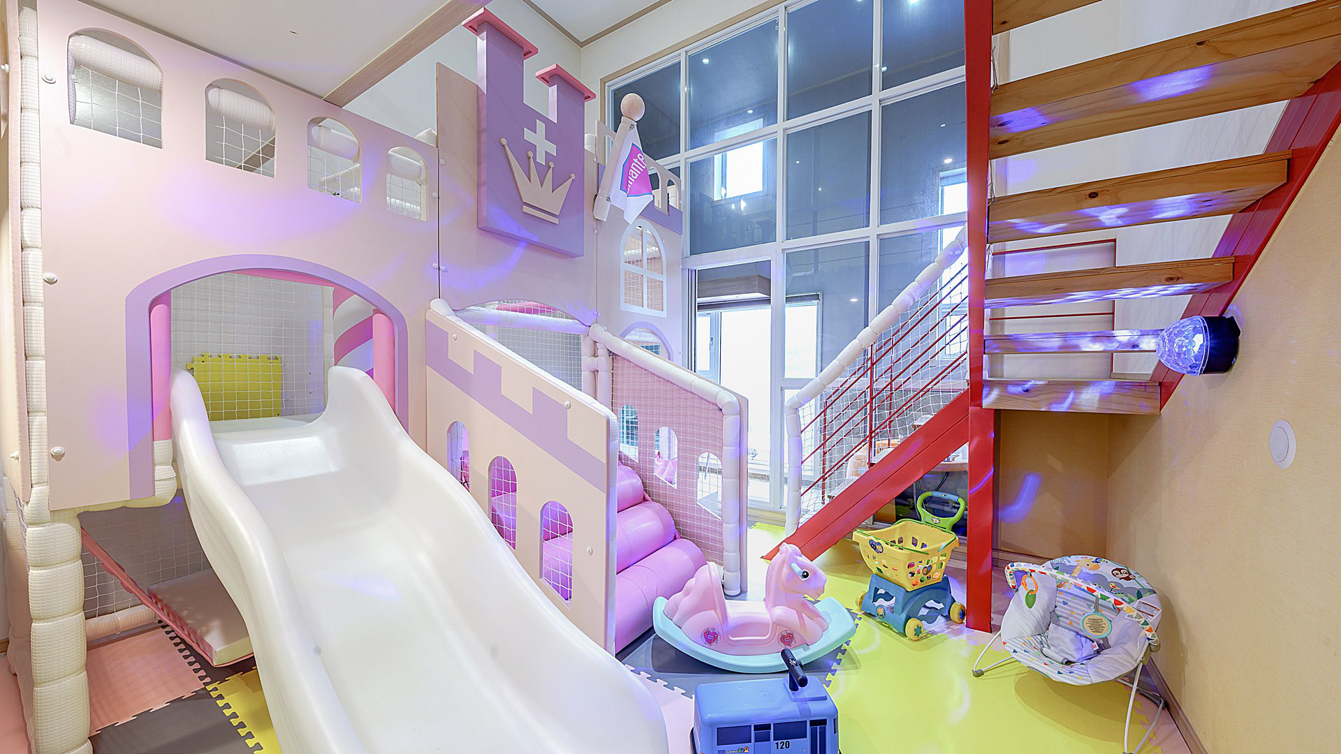 room detail thumbnail 1