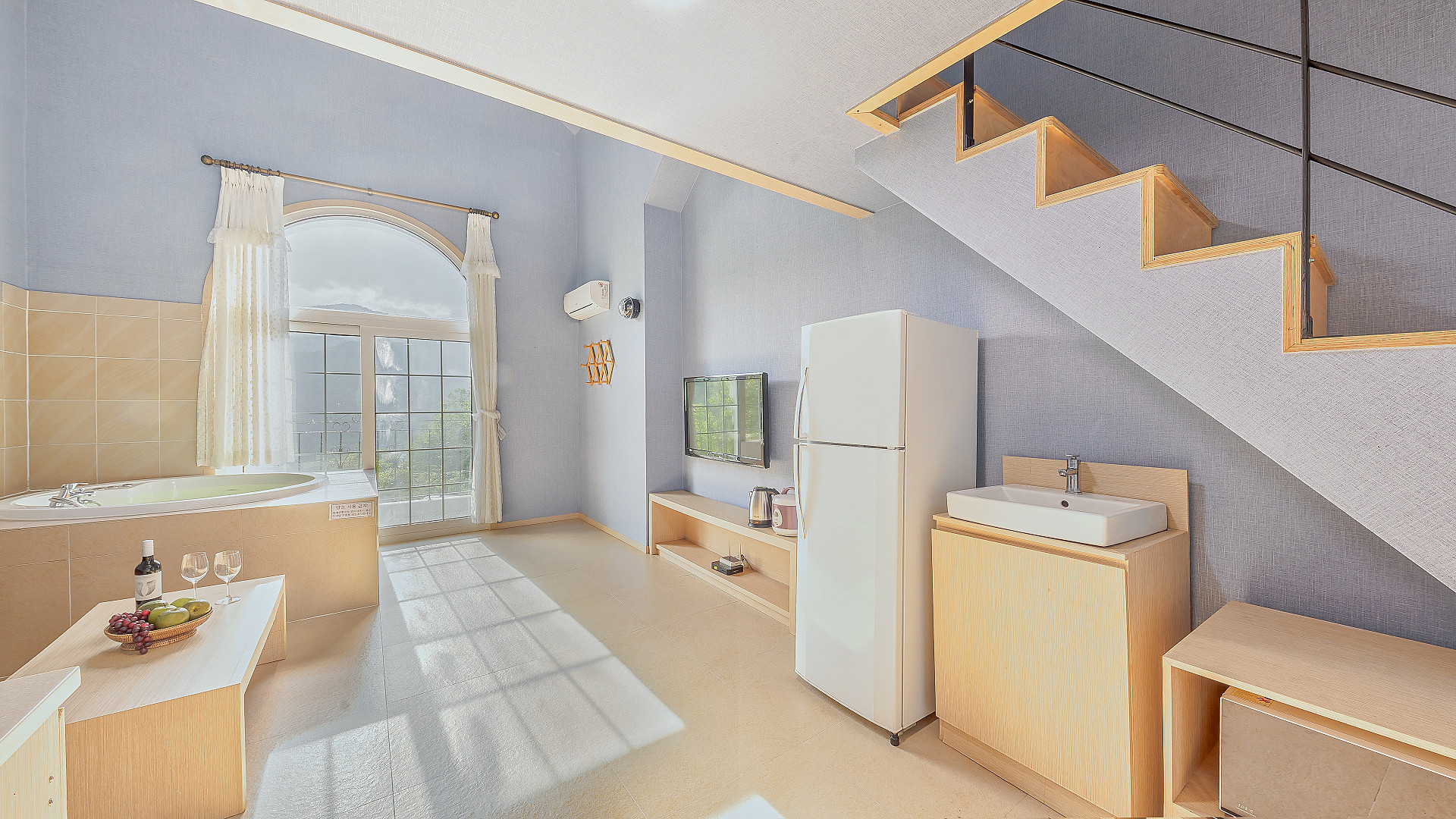 room detail thumbnail 1