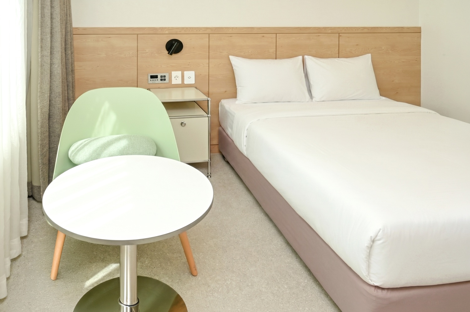 room detail thumbnail 1