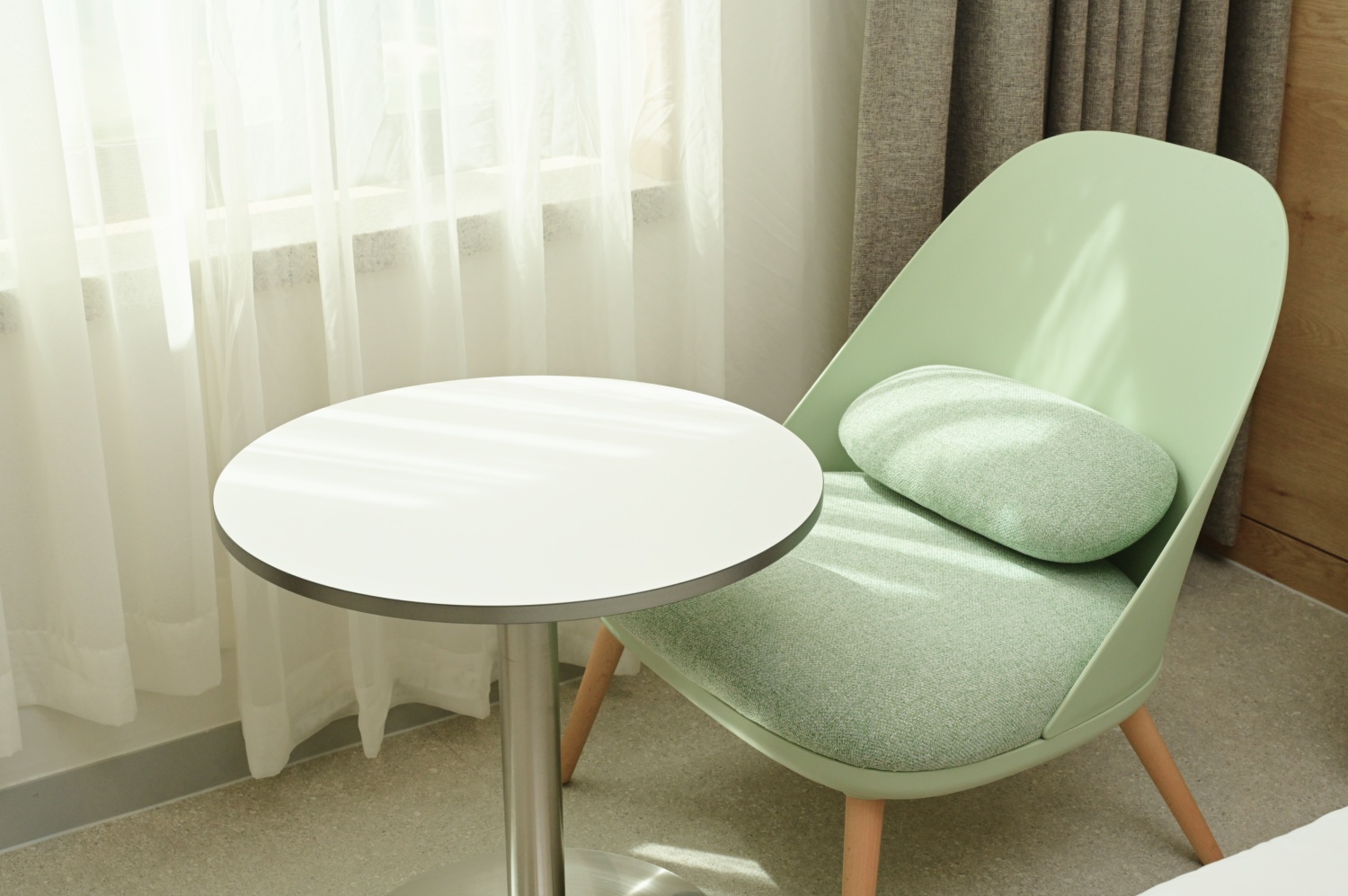 room detail thumbnail 2