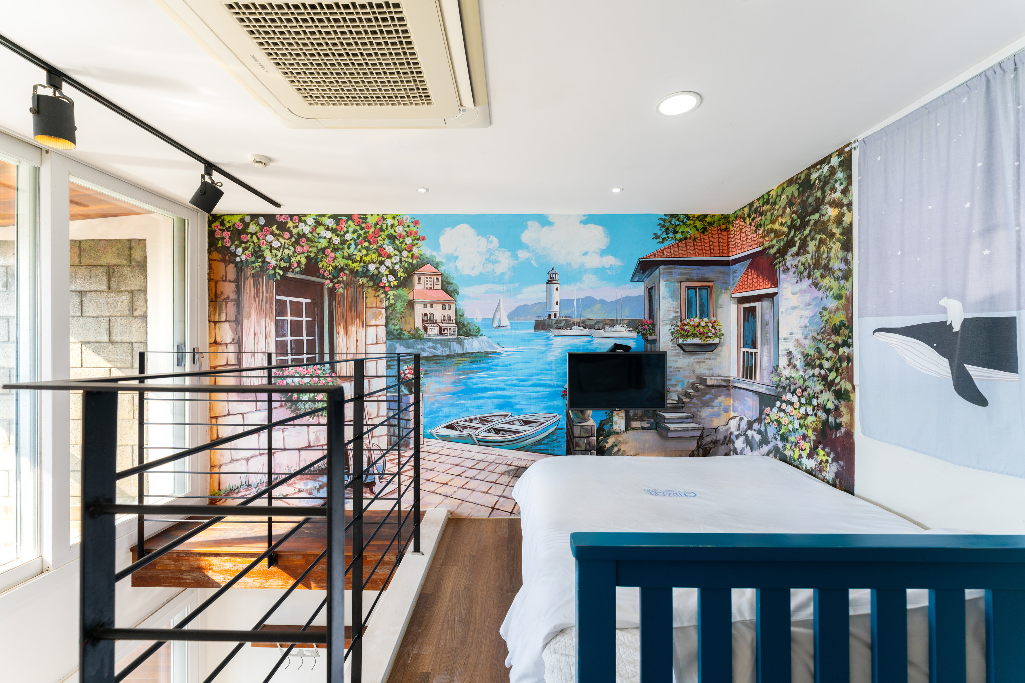 room detail thumbnail 2