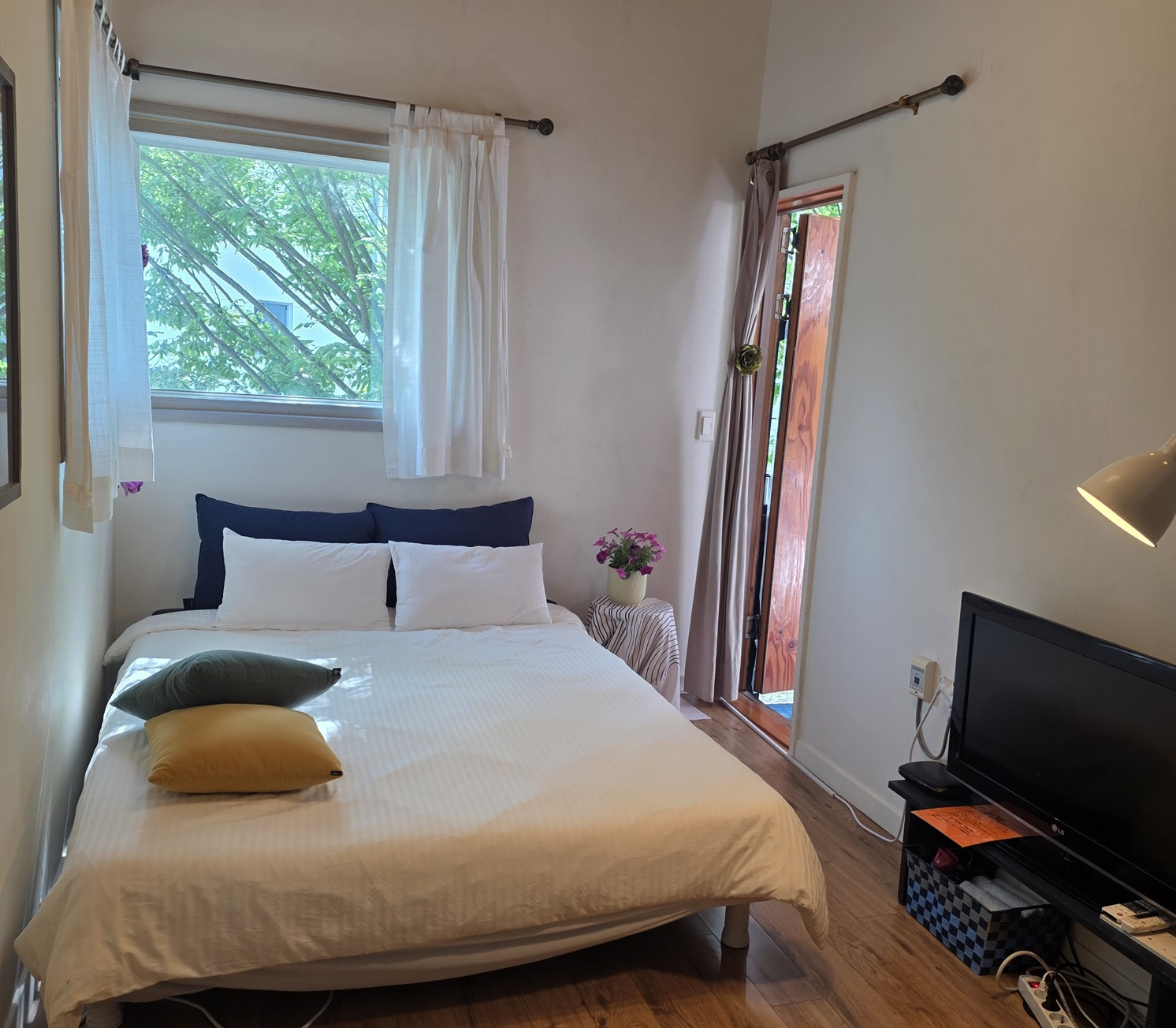 room detail thumbnail 0