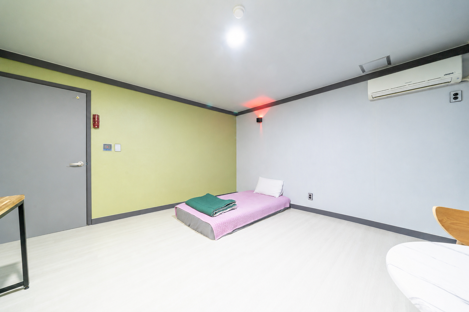 room detail thumbnail 0