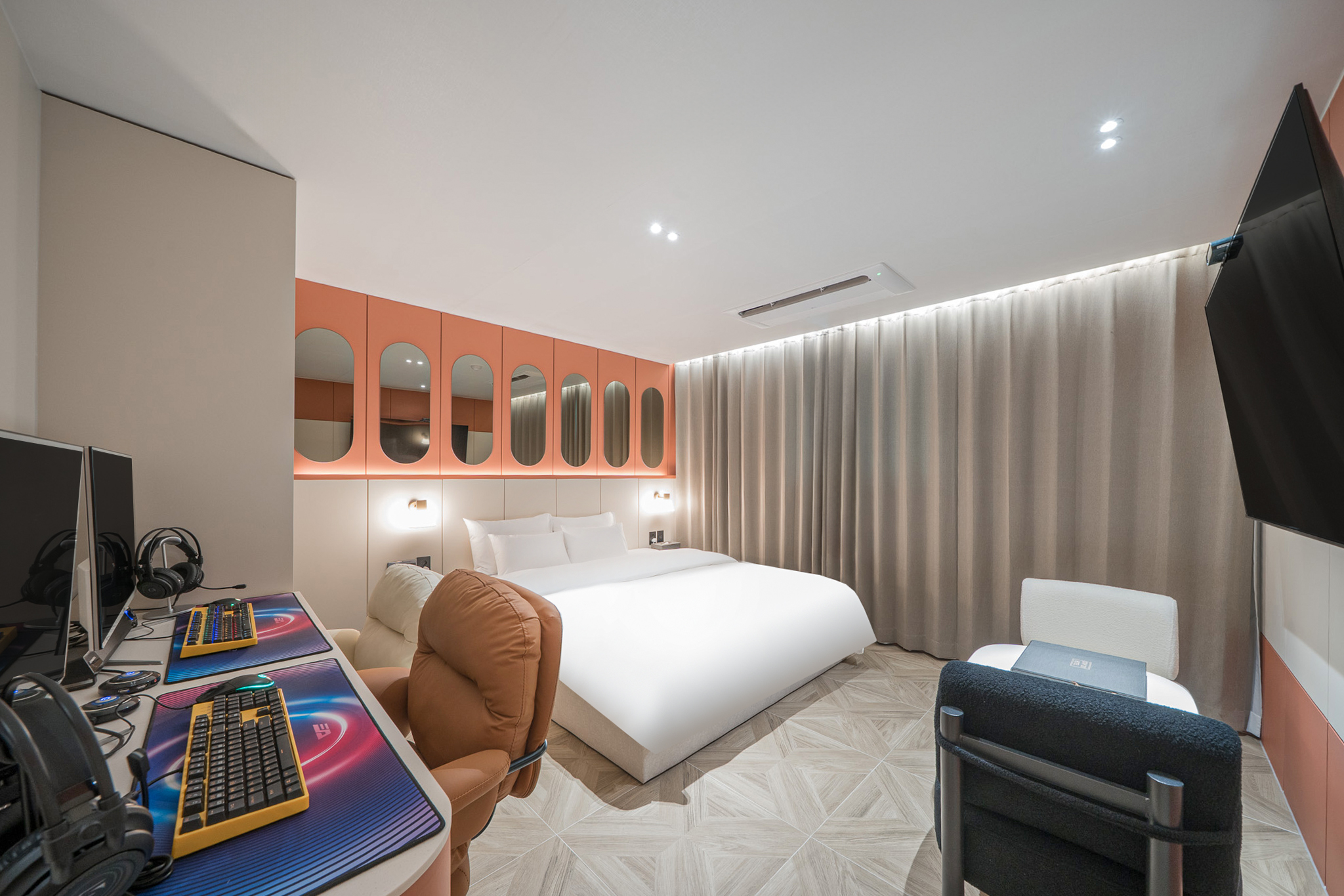 room detail thumbnail 2