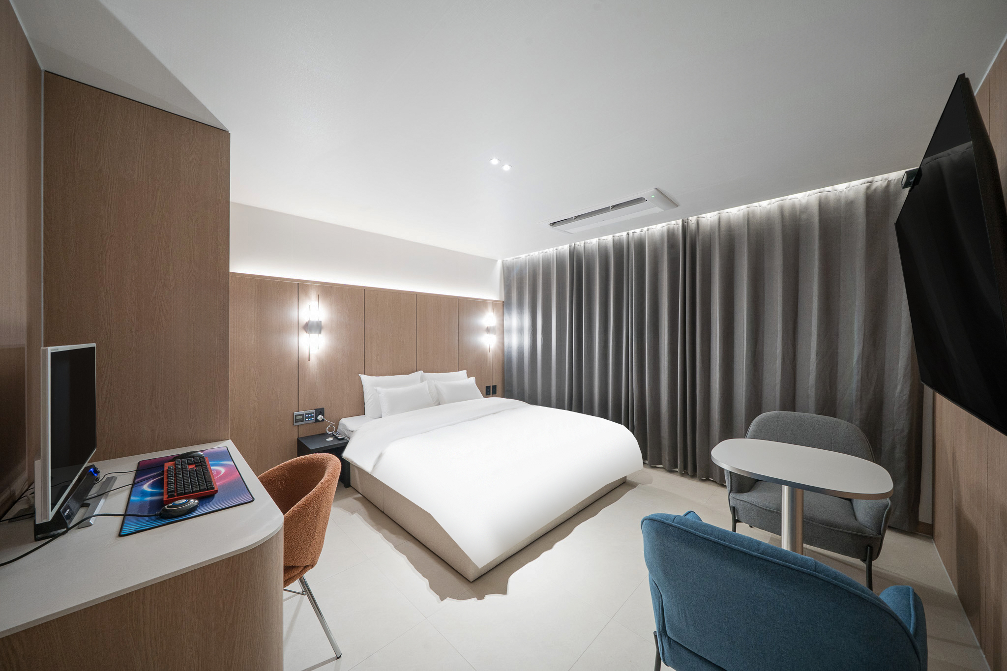 room detail thumbnail 2