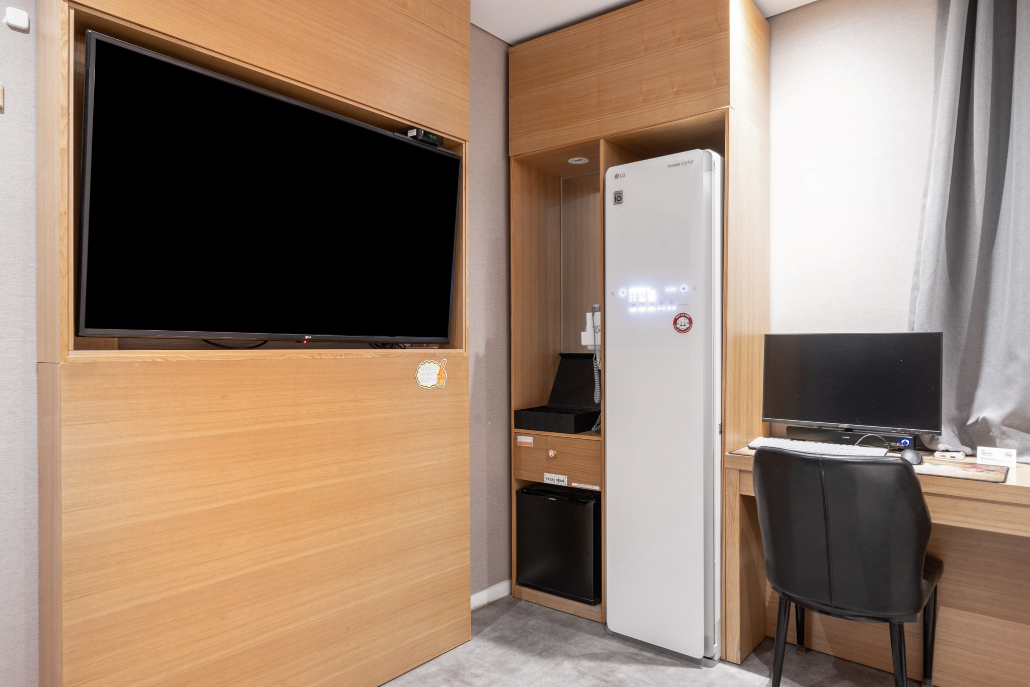 room detail thumbnail 2