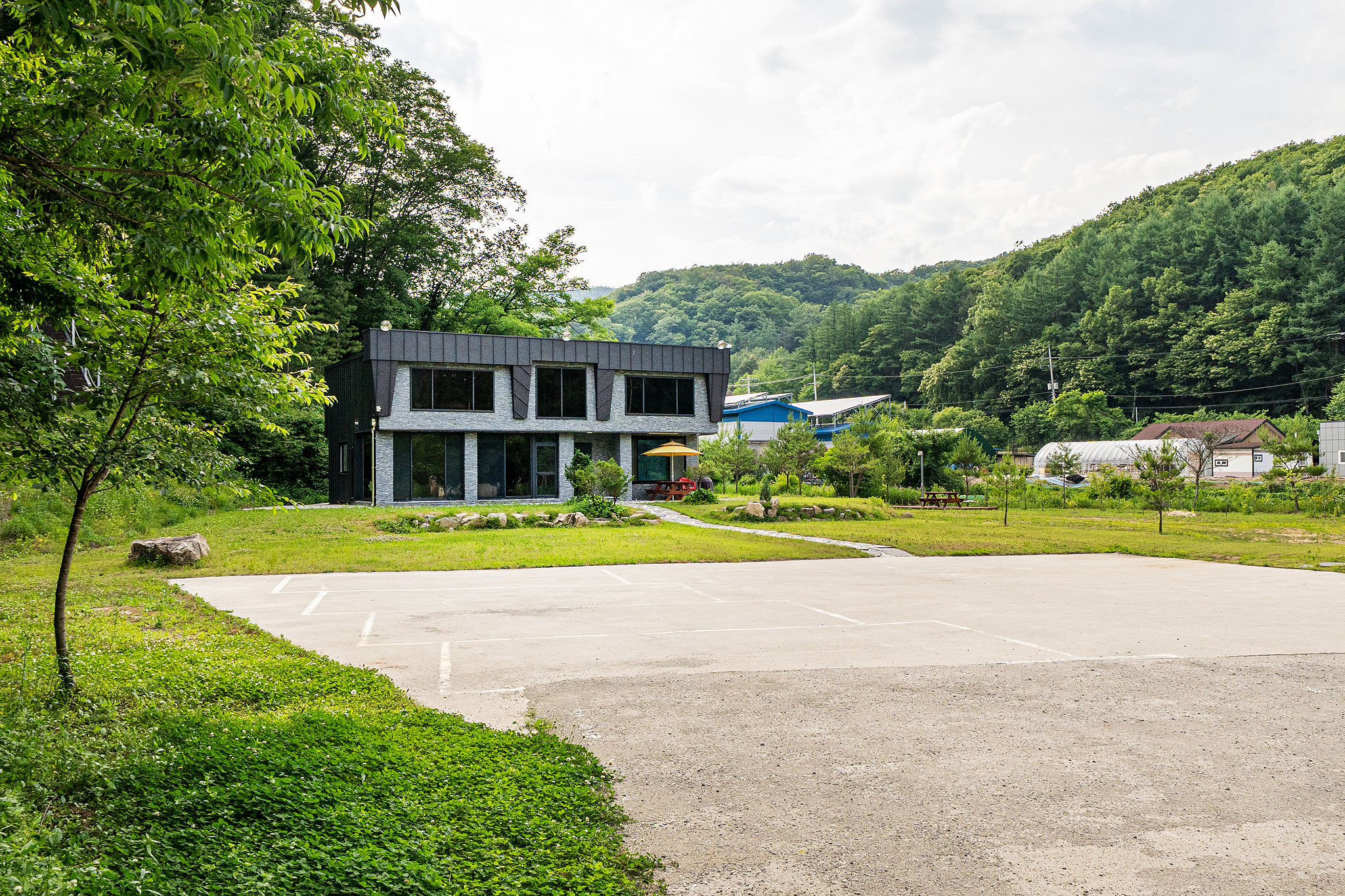 https://yaimg.yanolja.com/v5/2026/06/23/00/6a39d4cc86fd01.83358491.jpg