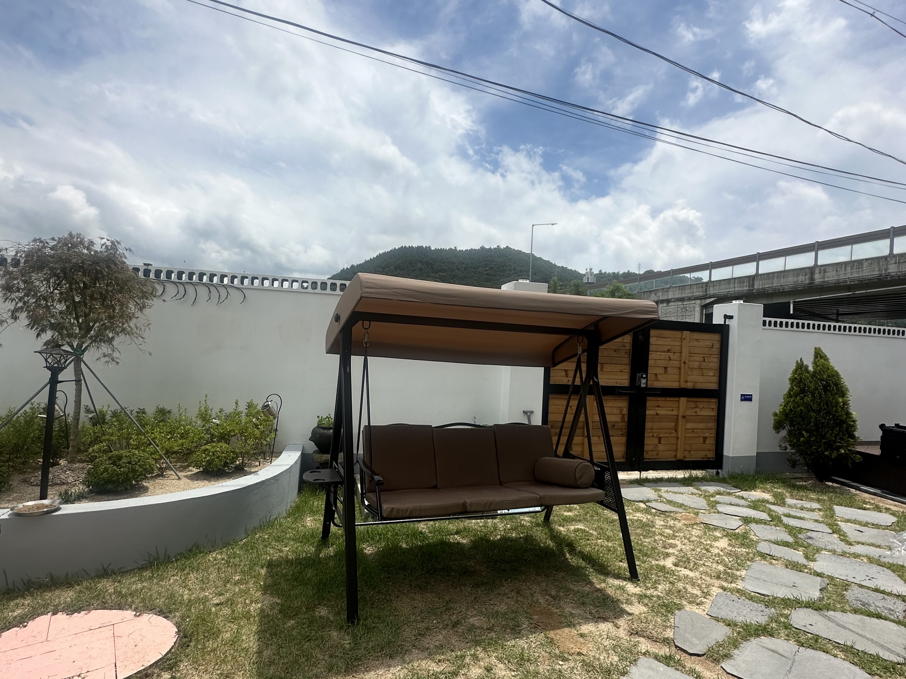https://yaimg.yanolja.com/v5/2026/06/26/08/6a3e3de49bc605.55963836.jpeg