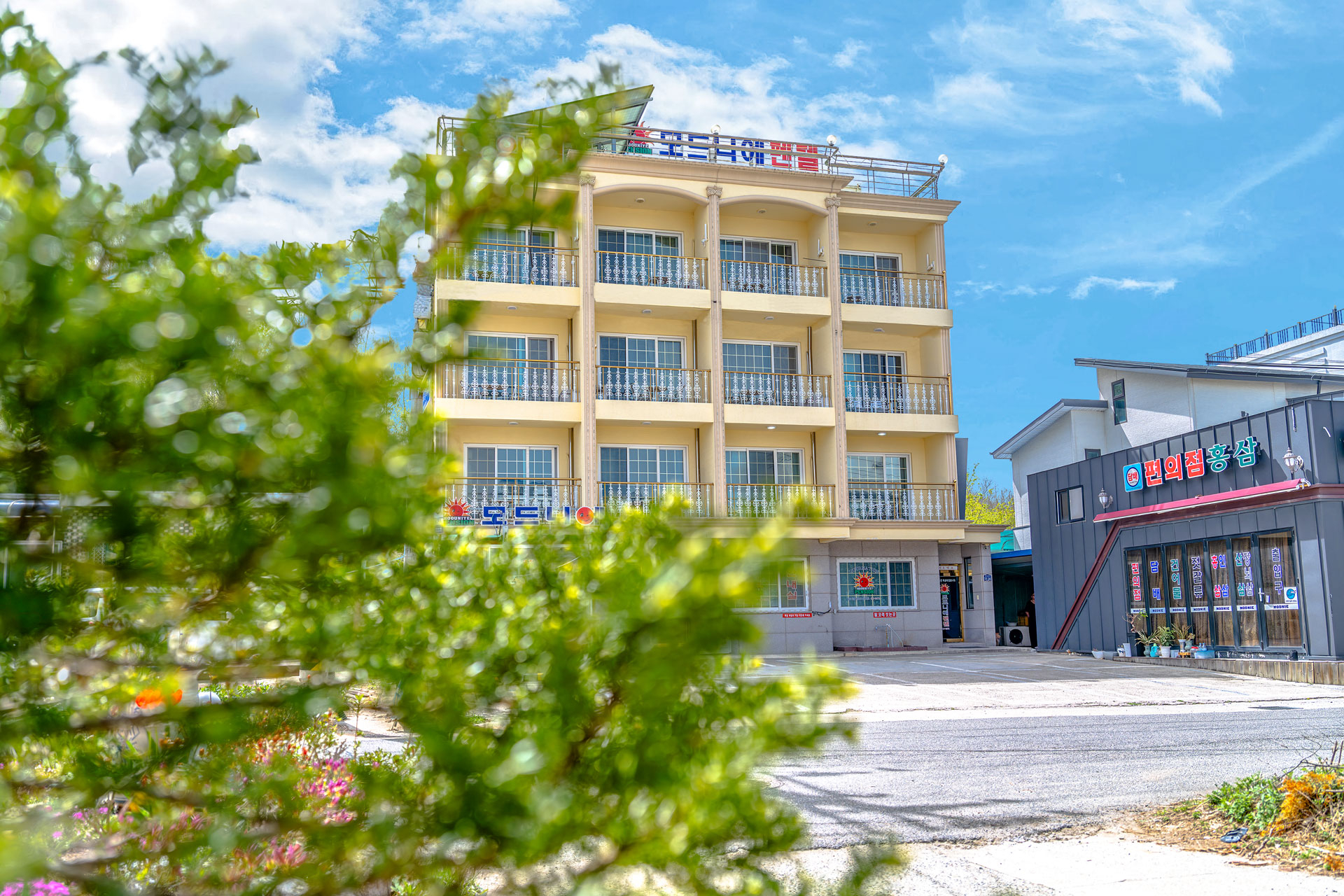 https://yaimg.yanolja.com/v5/2026/06/30/00/6a4313a9eee149.06213898.jpg