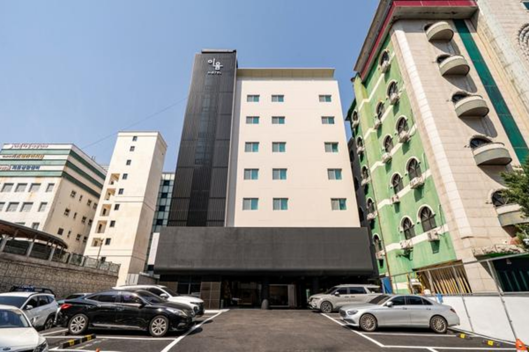 https://yaimg.yanolja.com/v5/2026/07/13/03/6a545f6d7ace36.80777673.jpg