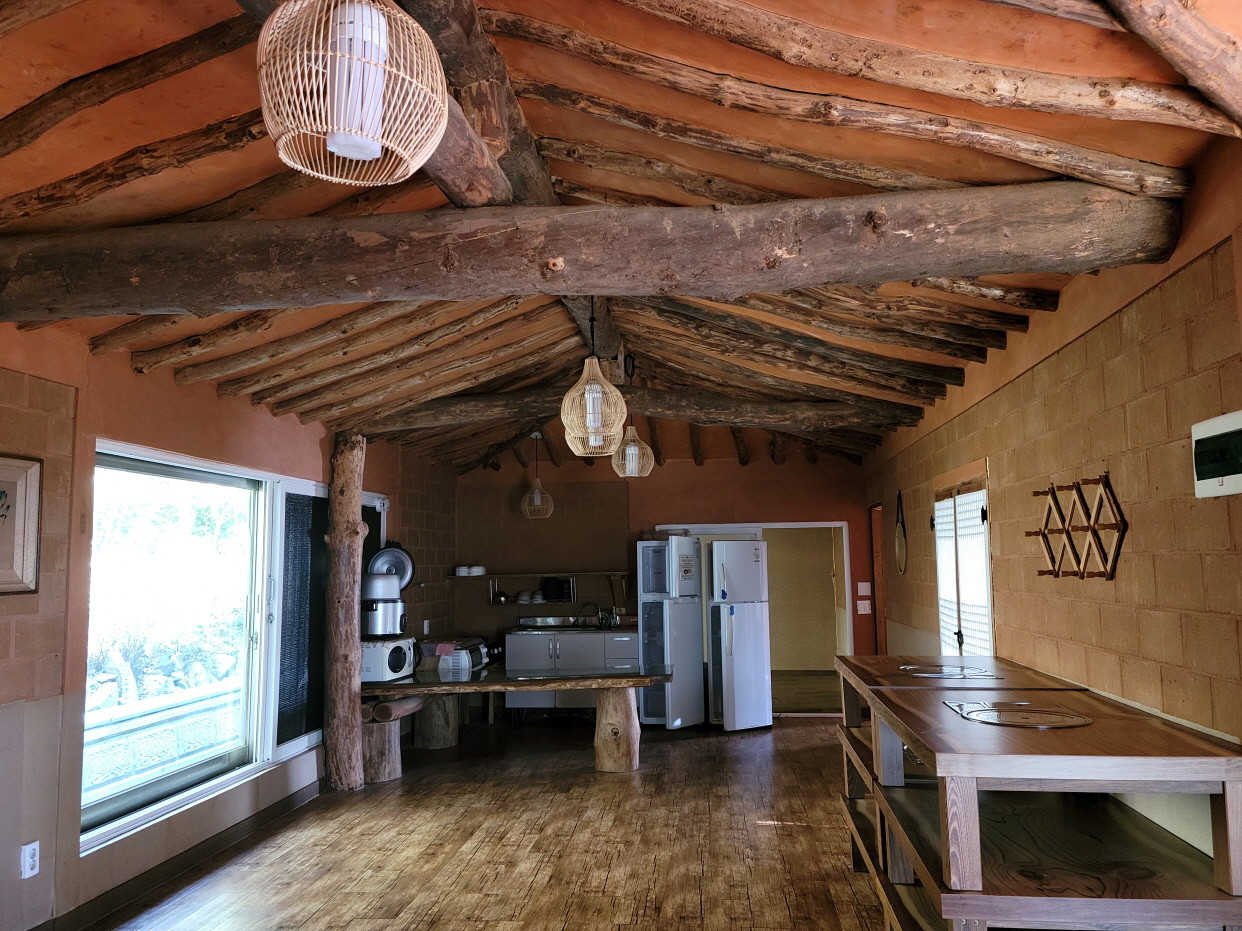 https://yaimg.yanolja.com/v5/2026/07/13/08/6a54a78b329ce6.99844083.jpeg