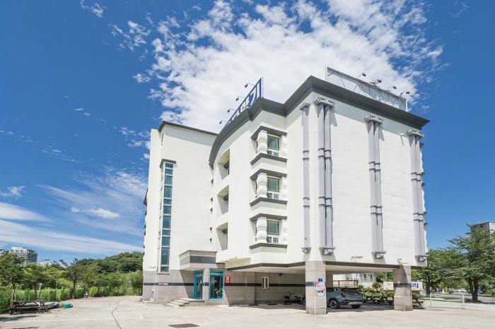 https://yaimg.yanolja.com/v5/2026/07/30/04/6a6ada4c5b0821.89342560.jpg