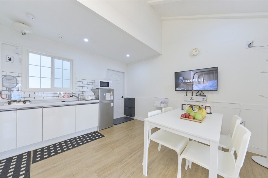 https://yaimg.yanolja.com/v5/2026/07/30/05/6a6ae60eca4409.43882932.jpg