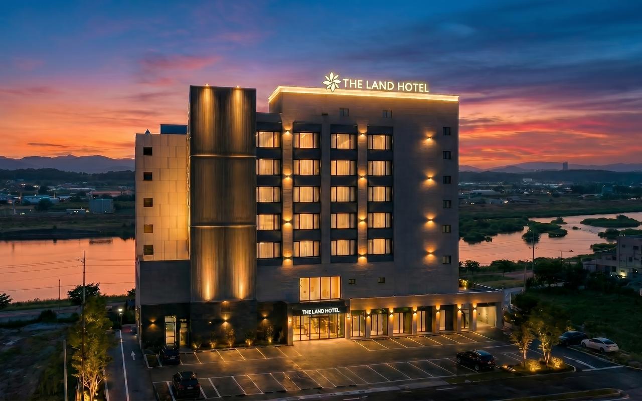 The Land Tourist Hotel 사진 2