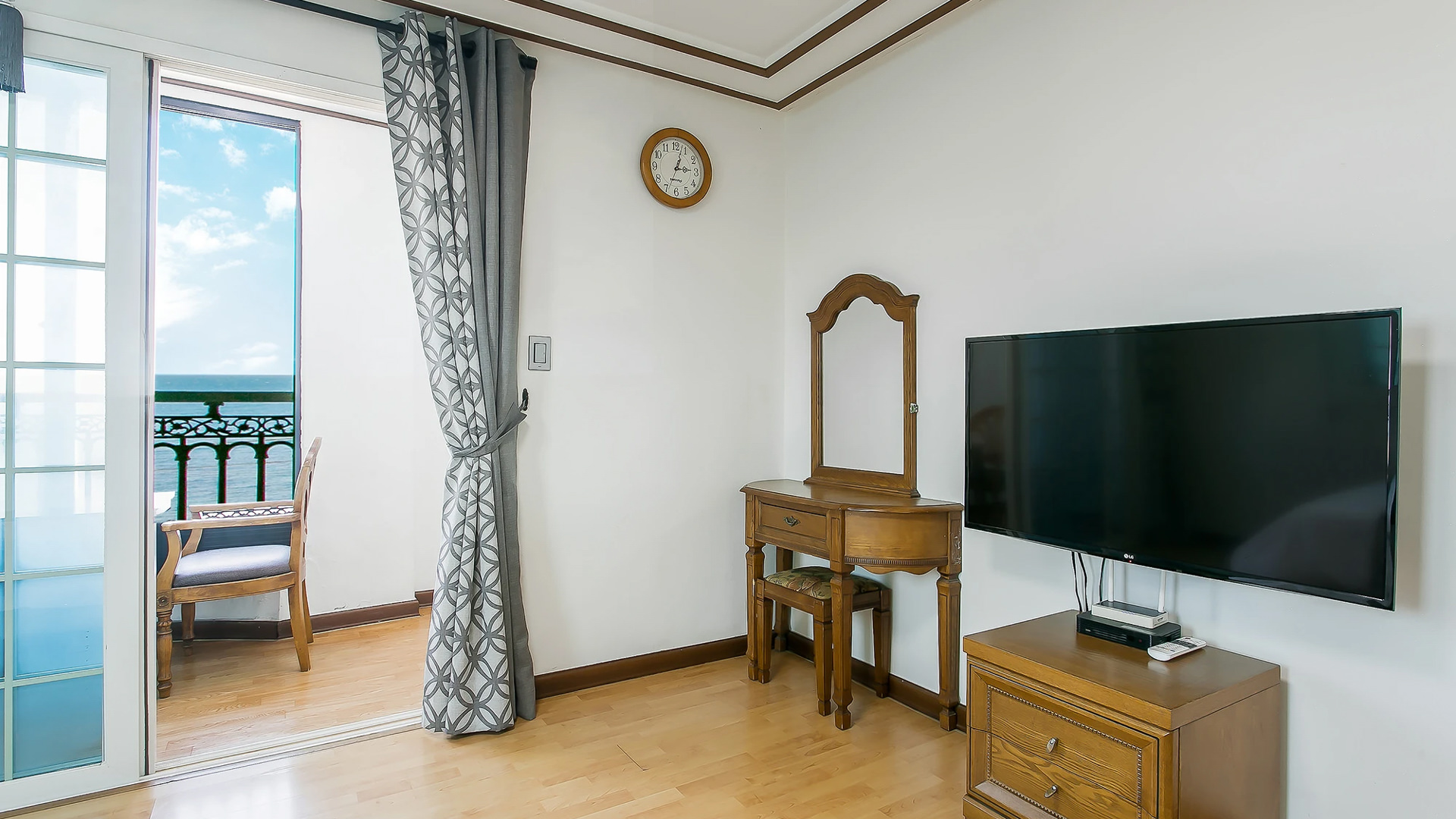 https://yaimg.yanolja.com/v5/2026/08/10/08/6a7989a8af7083.71946010.jpg