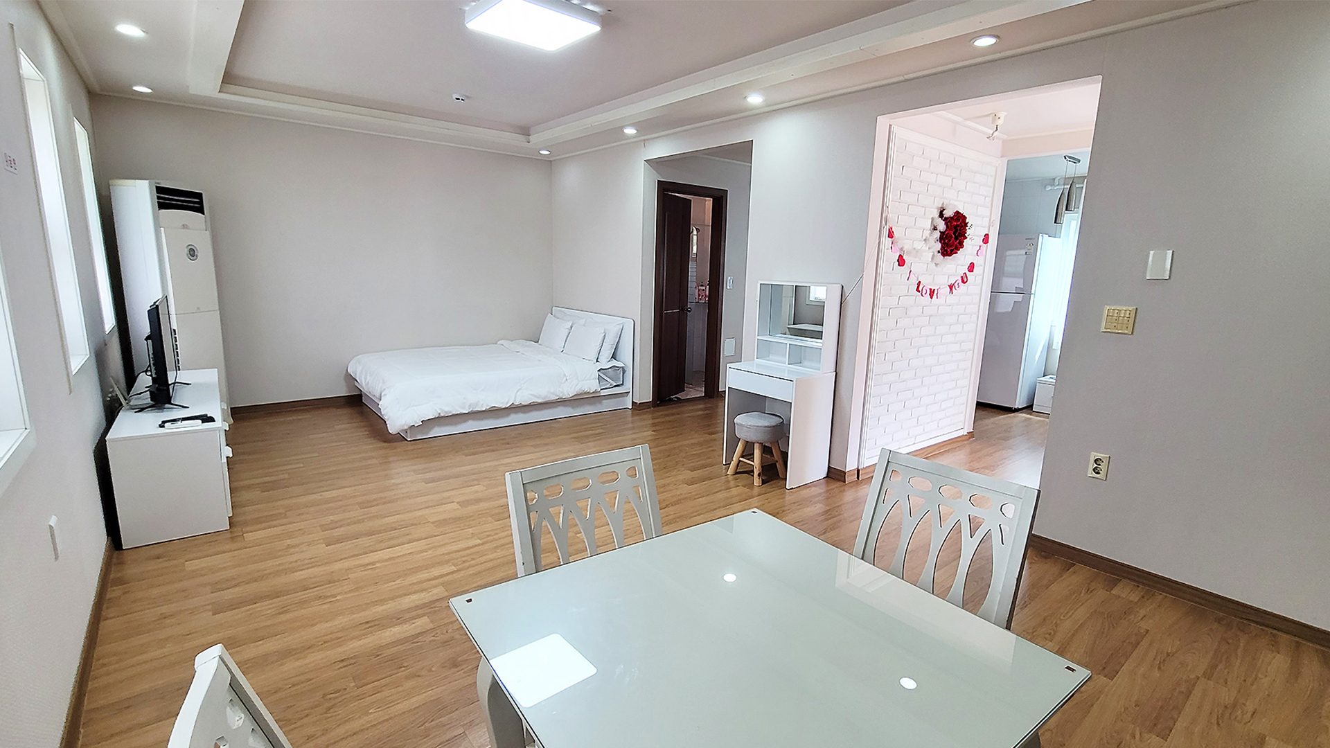https://yaimg.yanolja.com/v5/2026/08/20/02/6a866765bf22b7.75084631.jpg