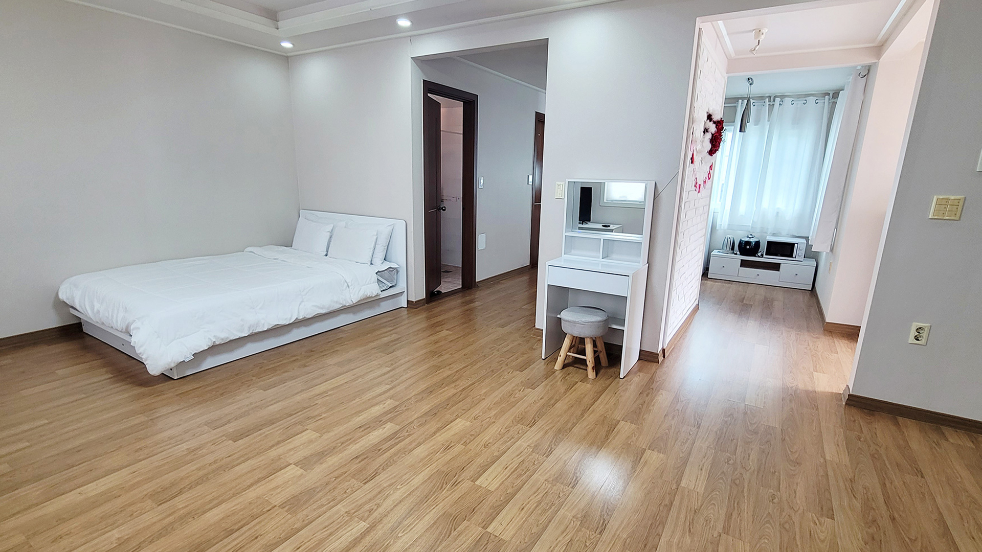 https://yaimg.yanolja.com/v5/2026/08/20/02/6a866765cfafe9.79708700.jpg