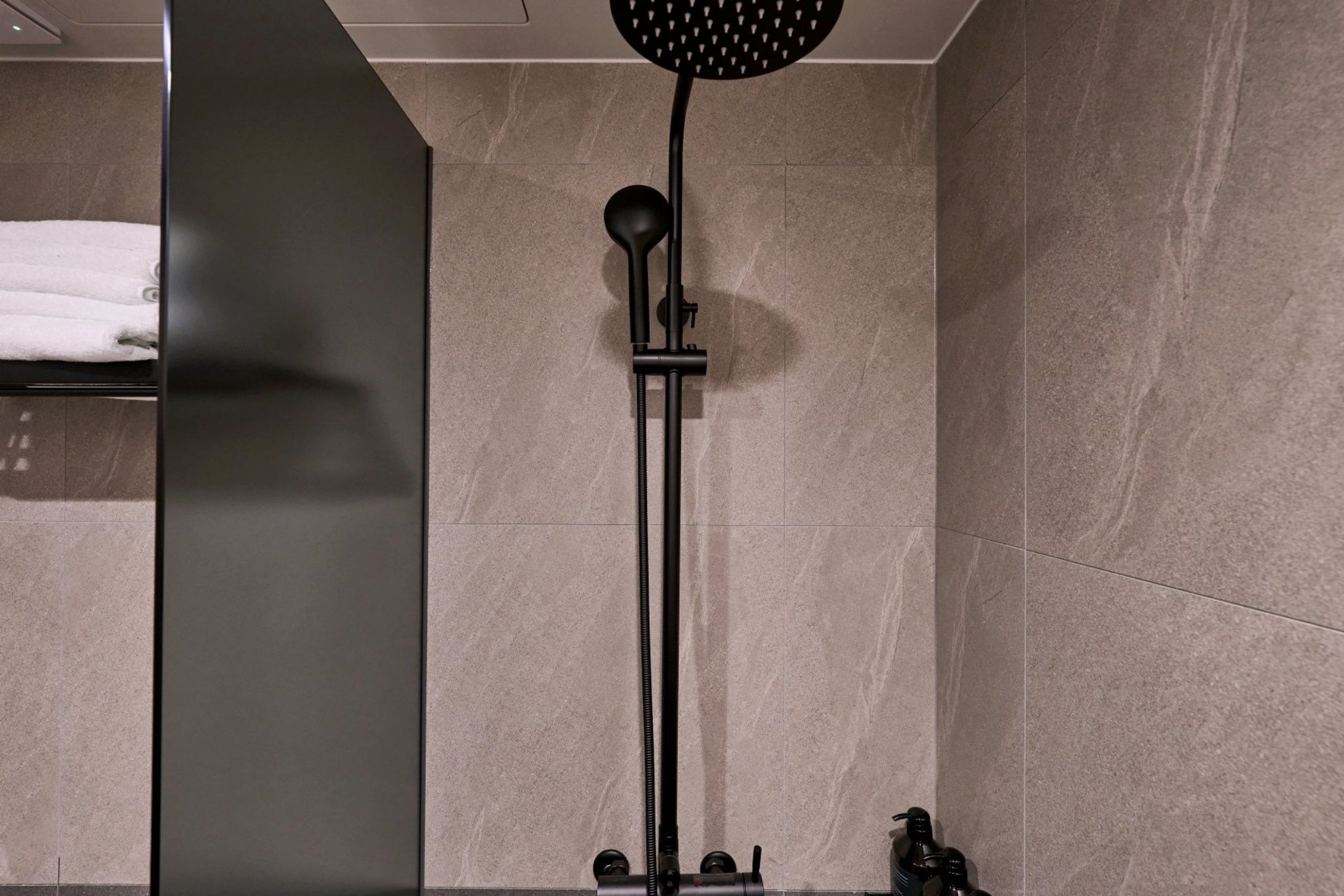 https://yaimg.yanolja.com/v5/2026/08/20/03/6a8672c0473e65.81919964.jpg