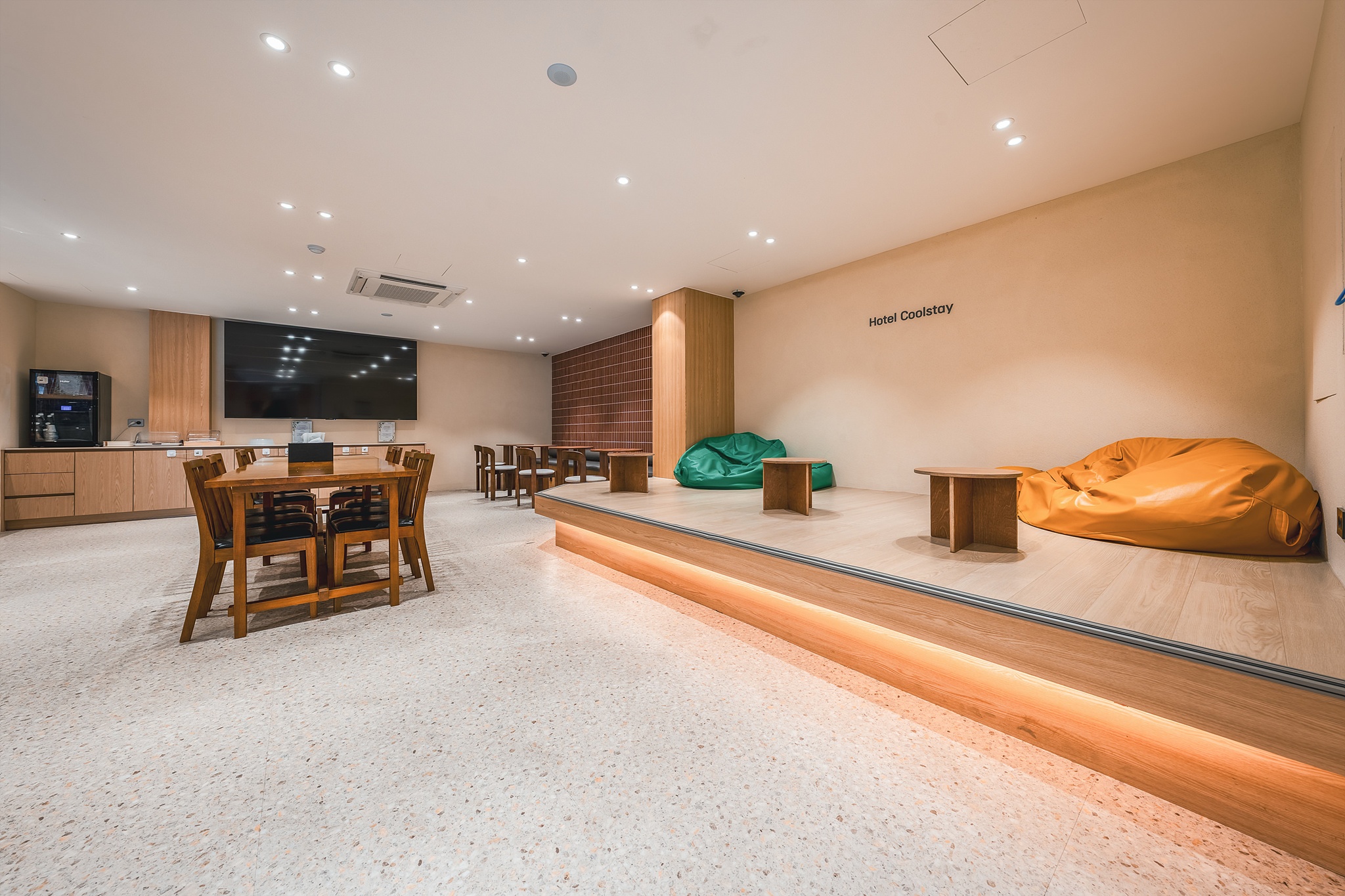 https://yaimg.yanolja.com/v5/2026/08/20/07/6a86ae908e1e75.62759811.jpg