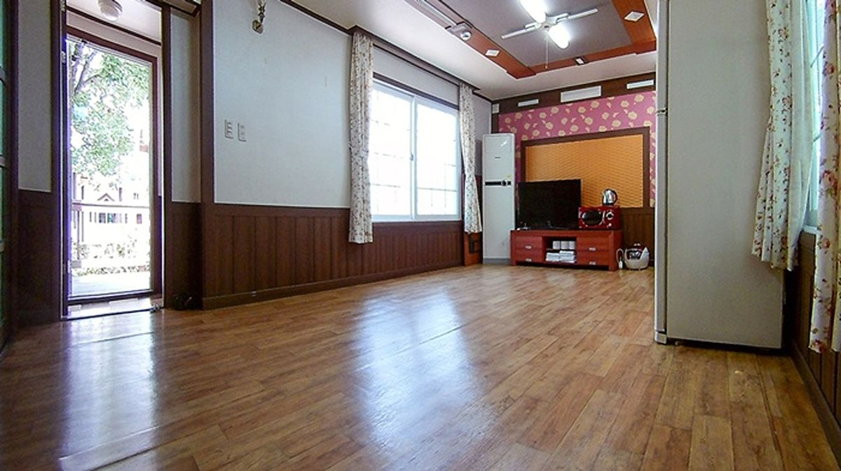 https://yaimg.yanolja.com/v5/2026/08/25/02/6a8d00376438b6.03777127.jpg